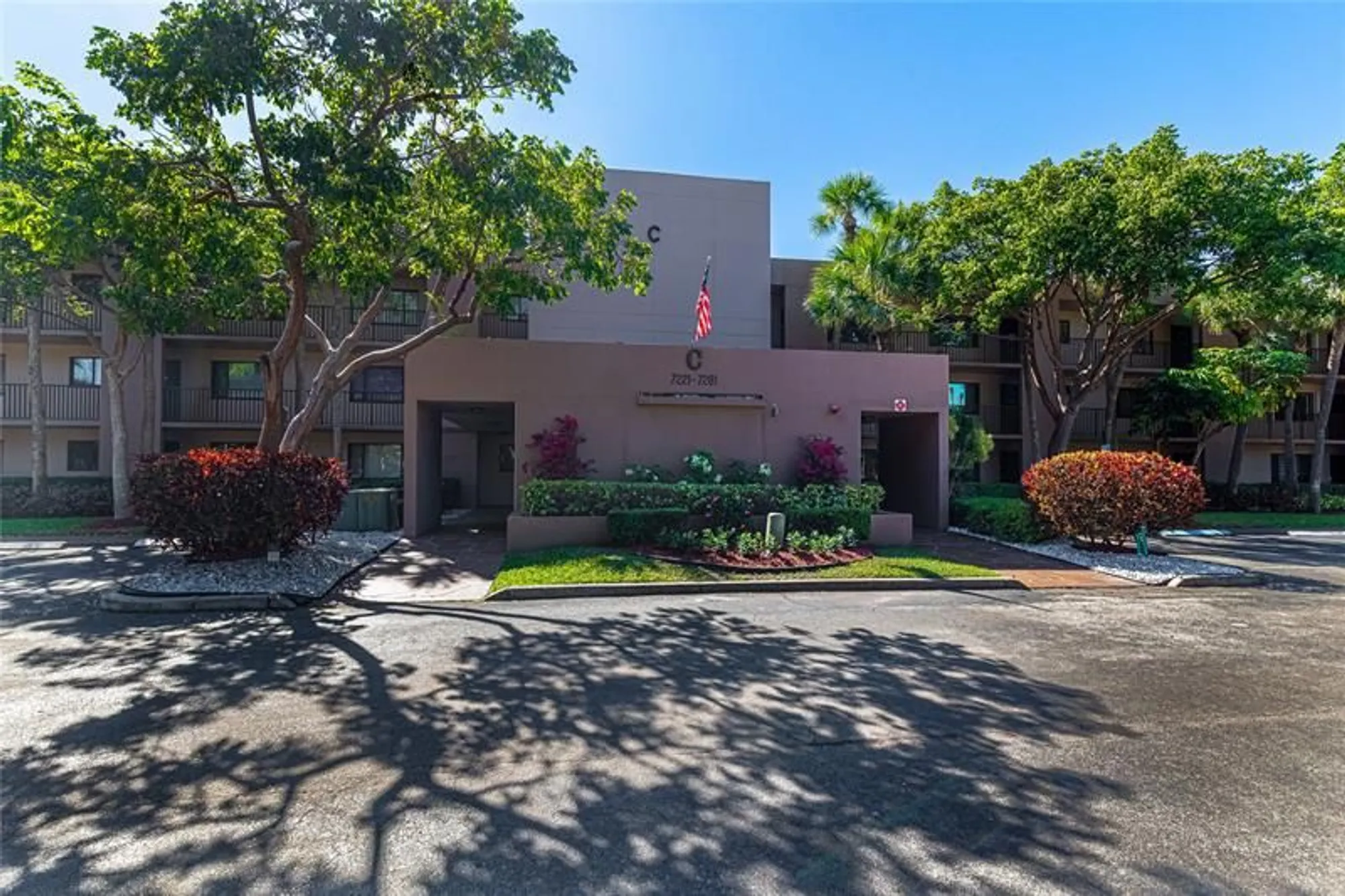 Property Slideshow image 1 of 40 | 7247 ashmont cir # 7247, Tamarac, FL, 33321