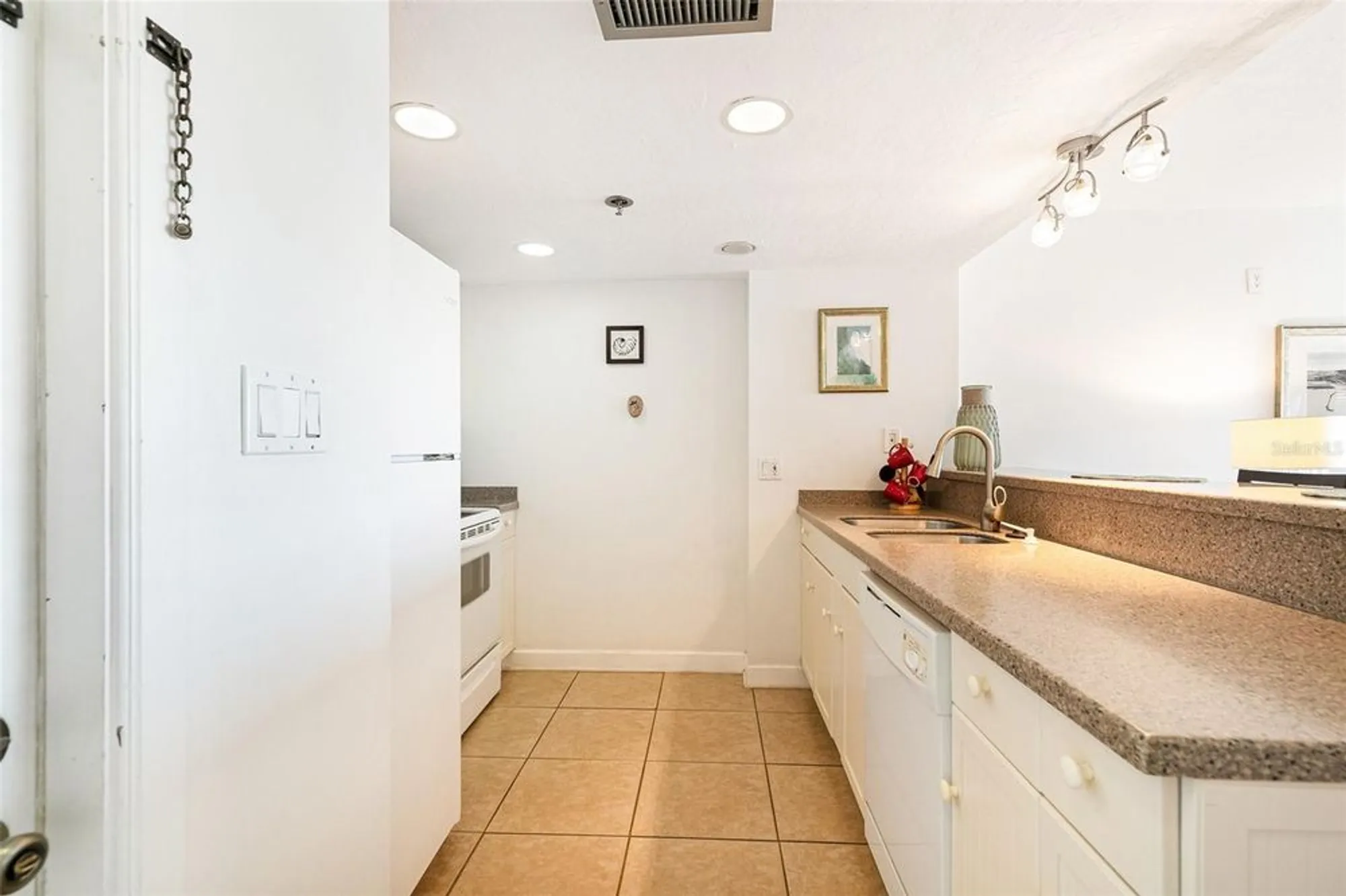 Property Slideshow image 11 of 33 | 3160 matecumbe key rd apt 233, Punta Gorda, FL, 33955