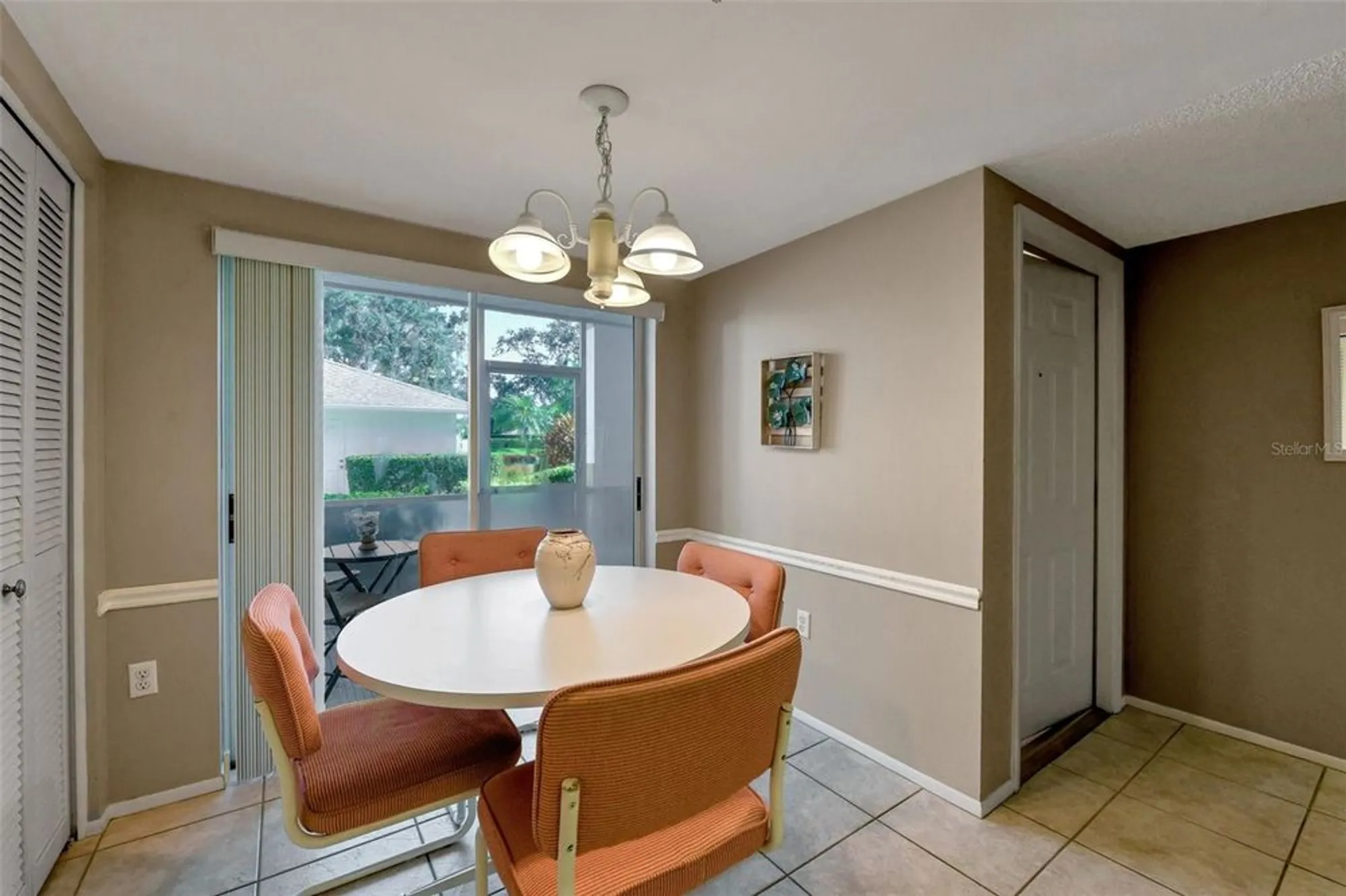 Property Slideshow image 9 of 27 | 6908 drewrys blf 704, Bradenton, FL, 34203