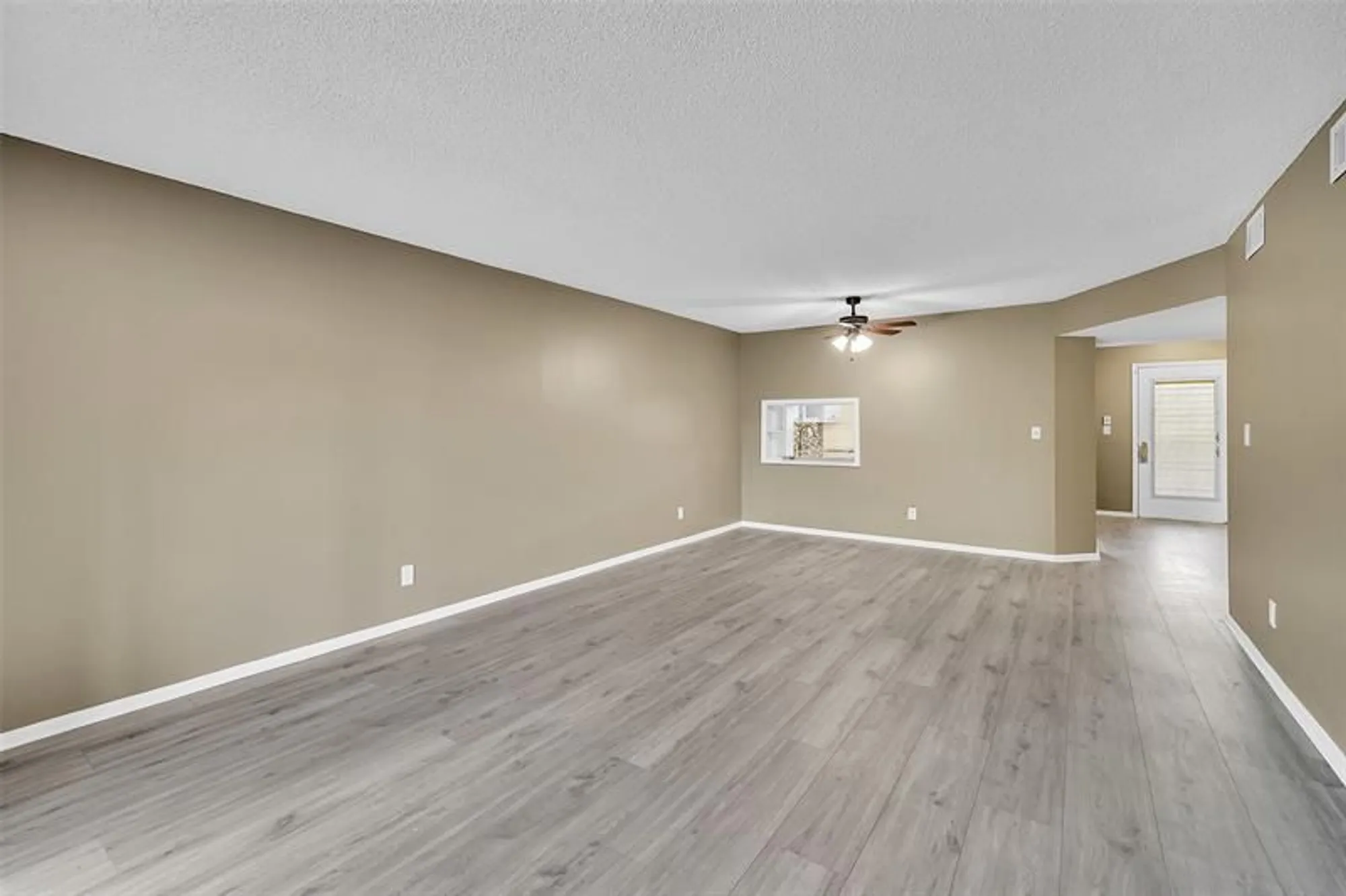 Property Slideshow image 13 of 30 | 4950 e sabal palm blvd 302, Tamarac, FL, 33319