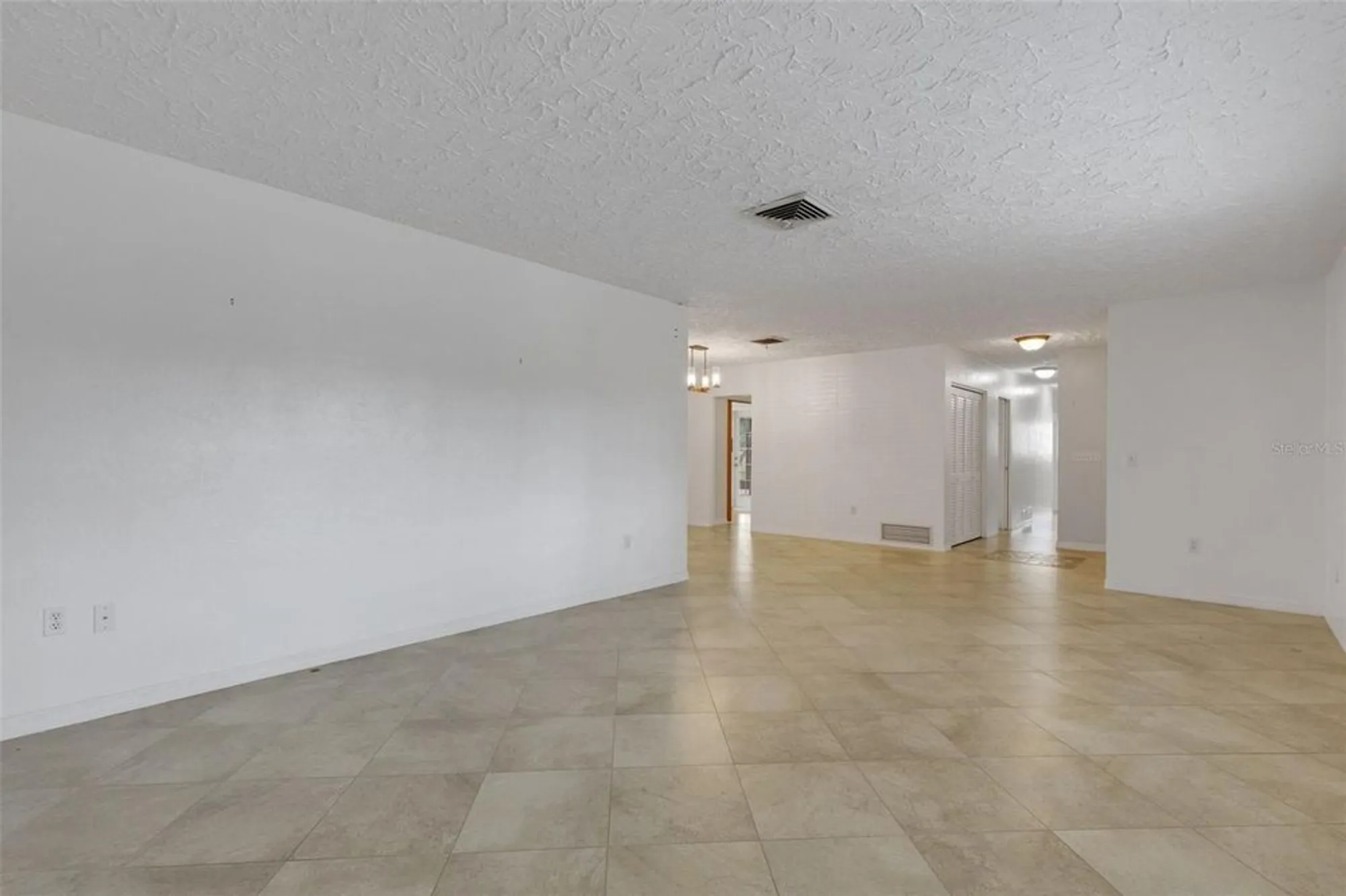 Property Slideshow image 22 of 33 | 5217 canterbury dr, Sarasota, FL, 34243