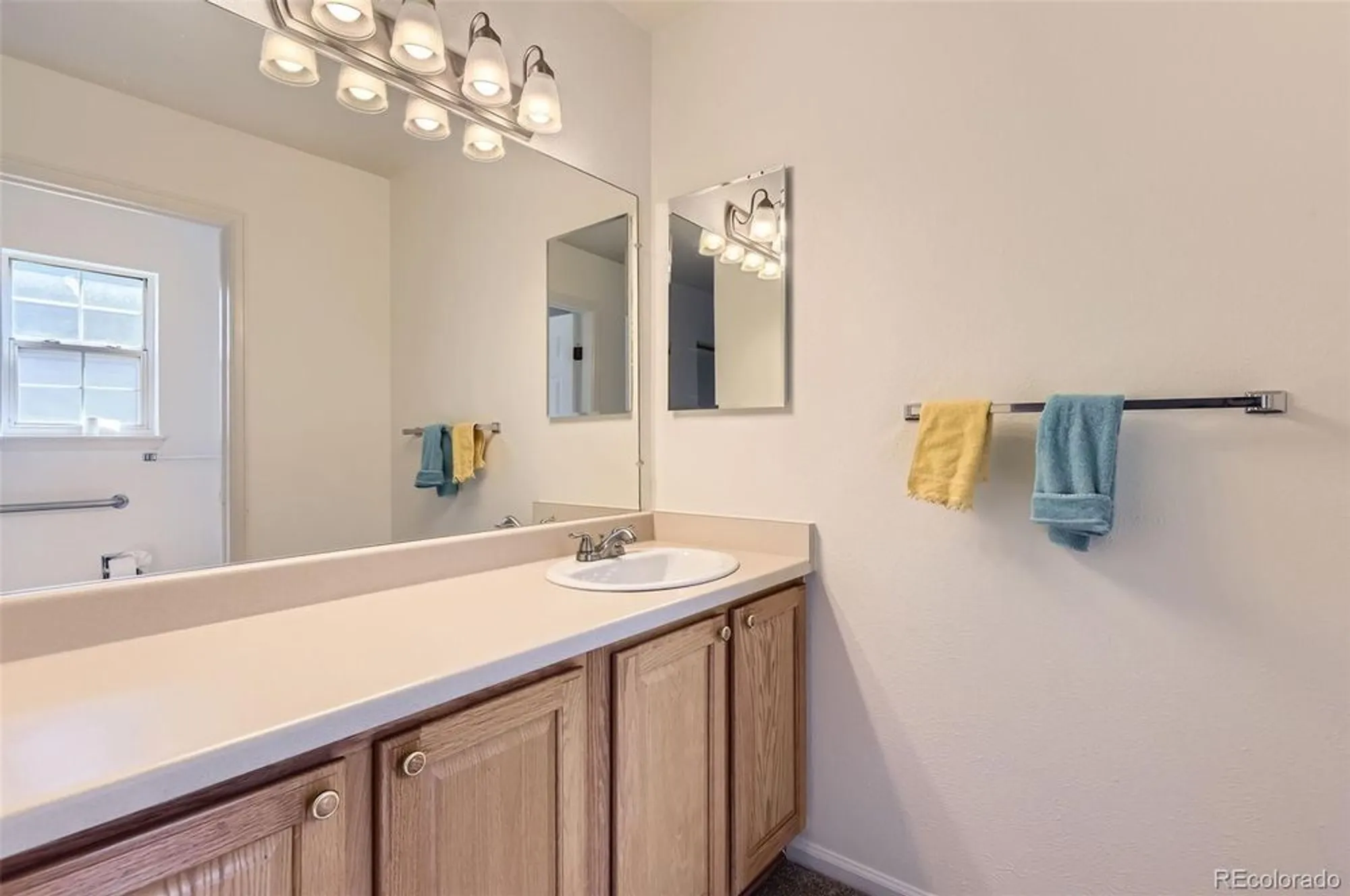 Property Slideshow image 11 of 27 | 13940 e linvale pl, Aurora, CO, 80014