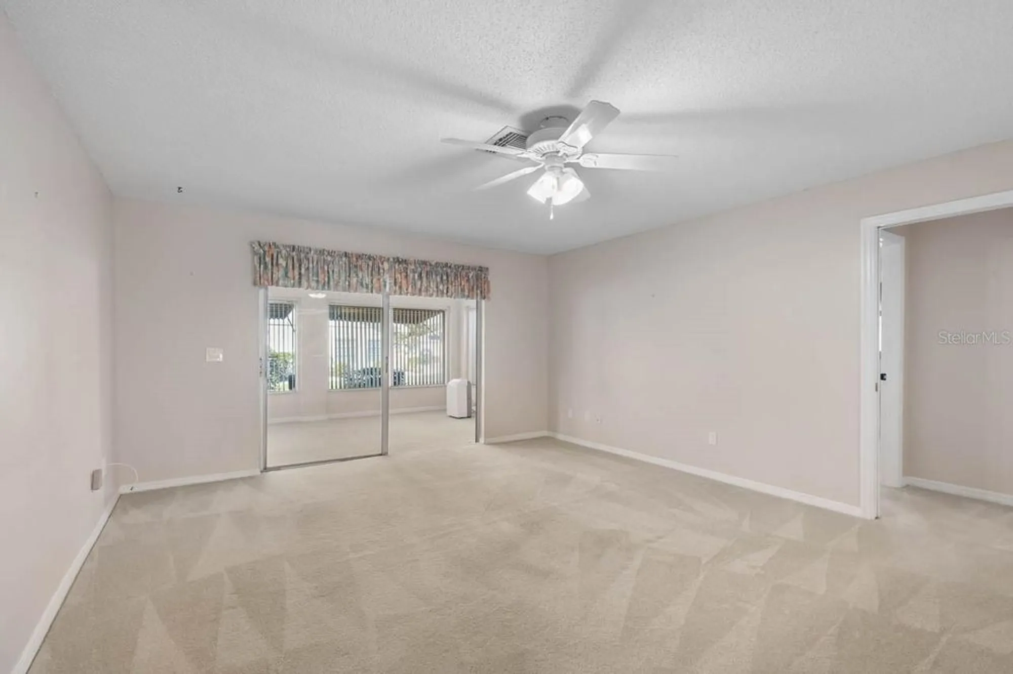 Property Slideshow image 6 of 24 | 910 bluewater dr, Sun City Center, FL, 33573