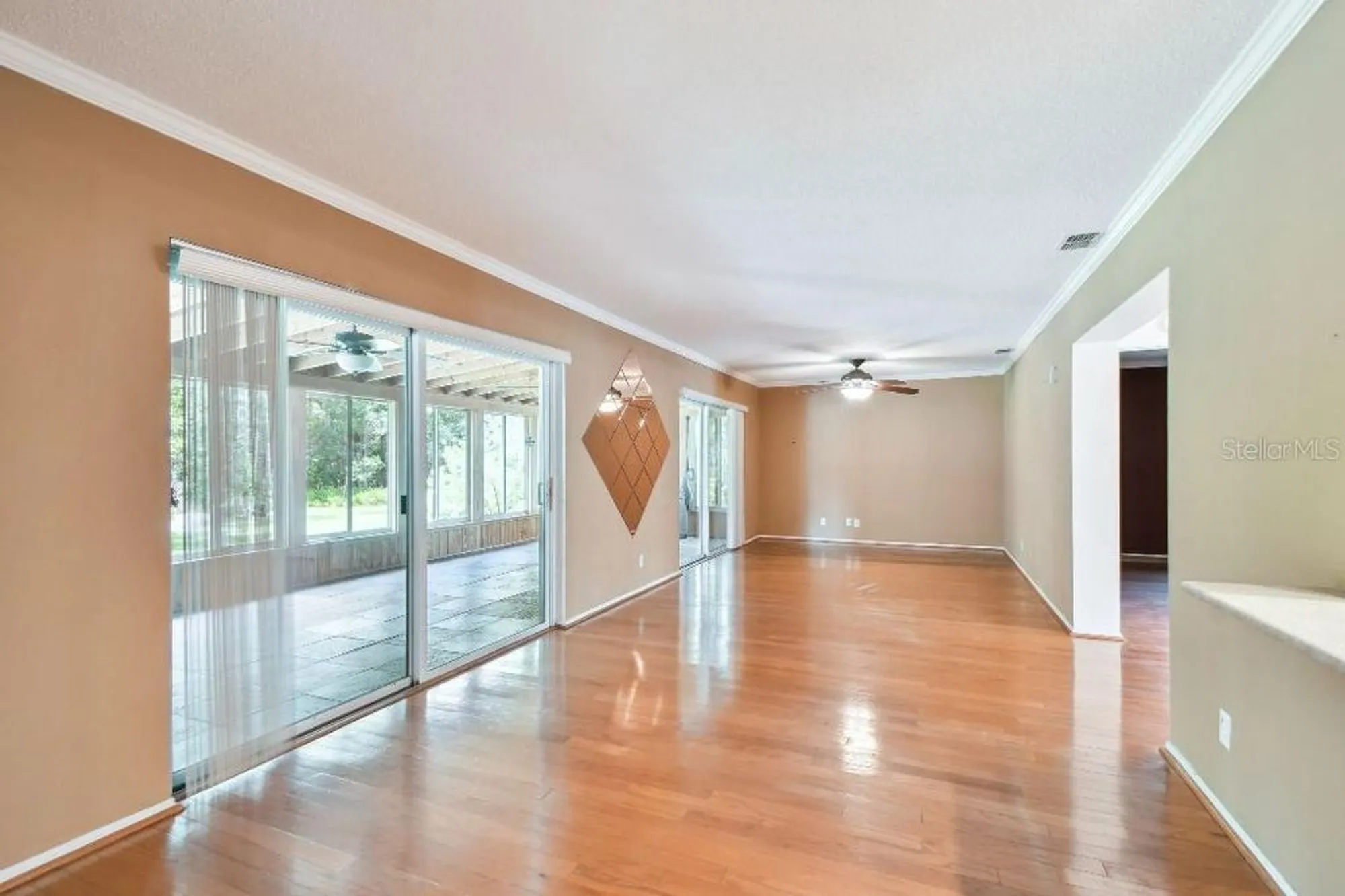 Property Slideshow image 21 of 60 | 916 mainsail way, Palm Harbor, FL, 34685