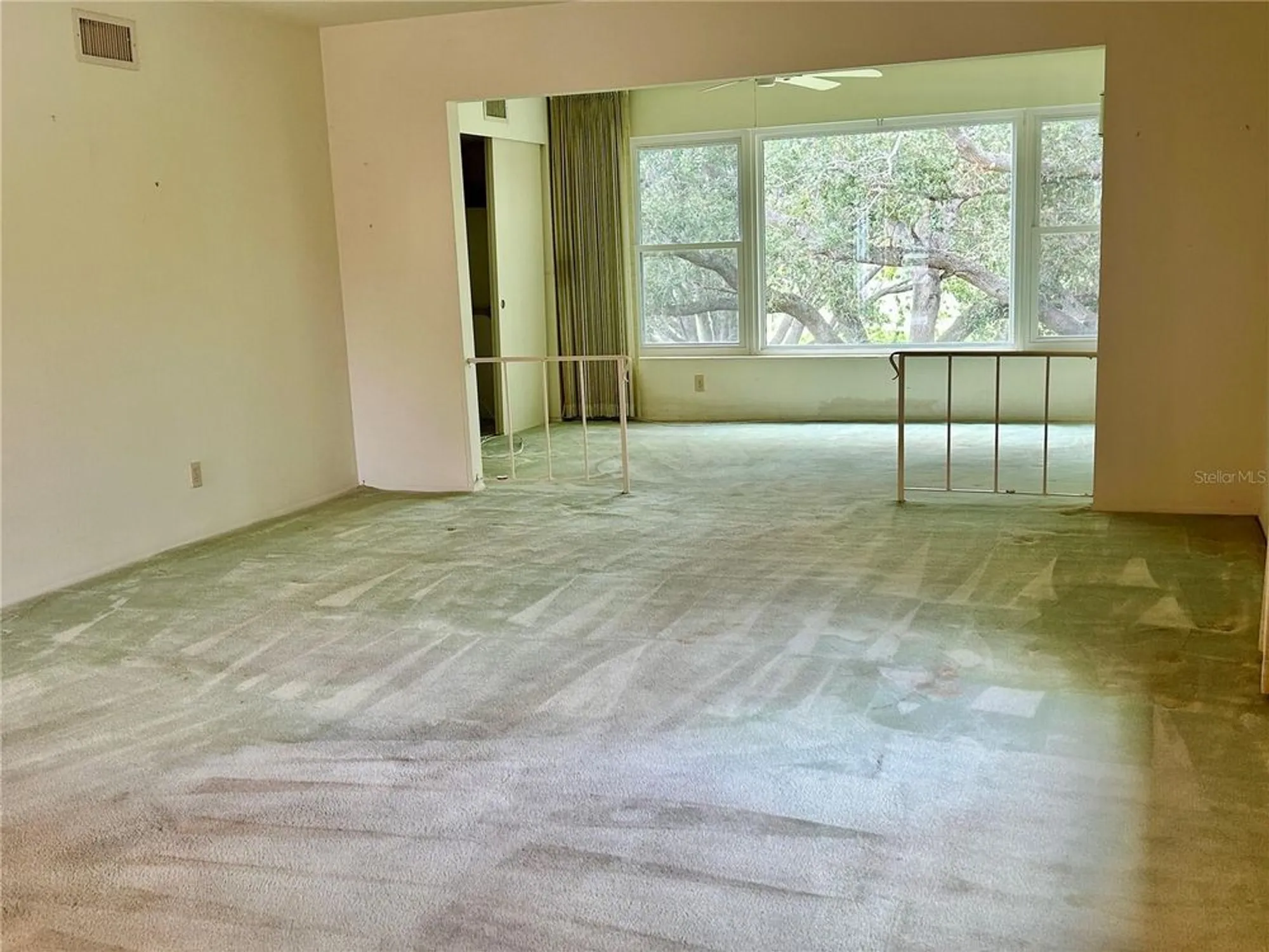 Property Slideshow image 12 of 57 | 2350 haitian dr 60, Clearwater, FL, 33763