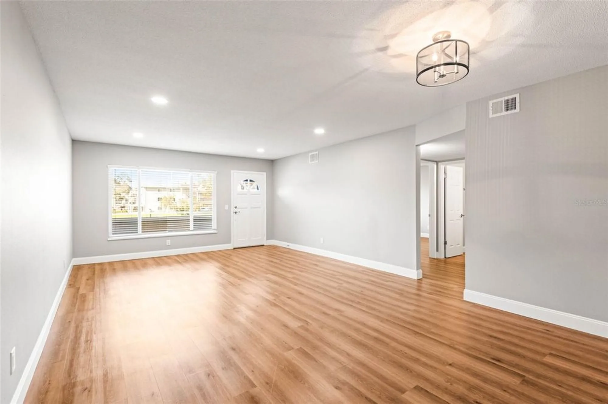 Property Slideshow image 6 of 32 | 2041 australia way 35, Clearwater, FL, 33763