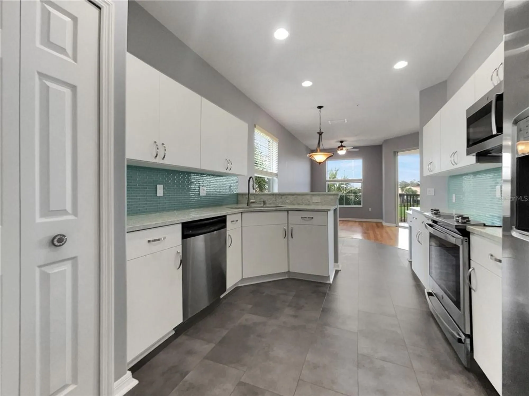 Property Slideshow image 6 of 29 | 1181 burgos dr # 406, Sarasota, FL, 34238
