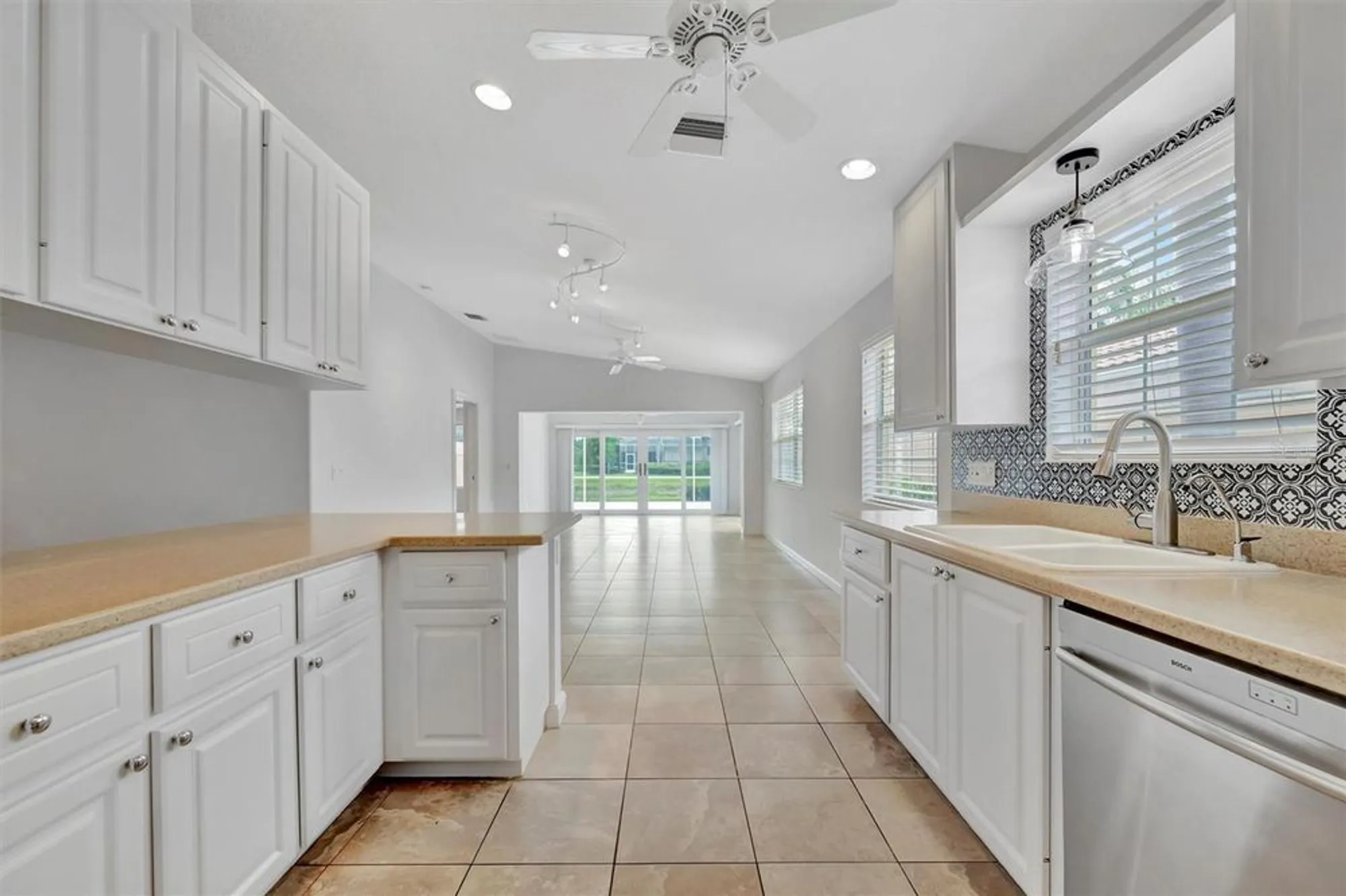 Property Slideshow image 12 of 51 | 5955 benevento dr, Sarasota, FL, 34238