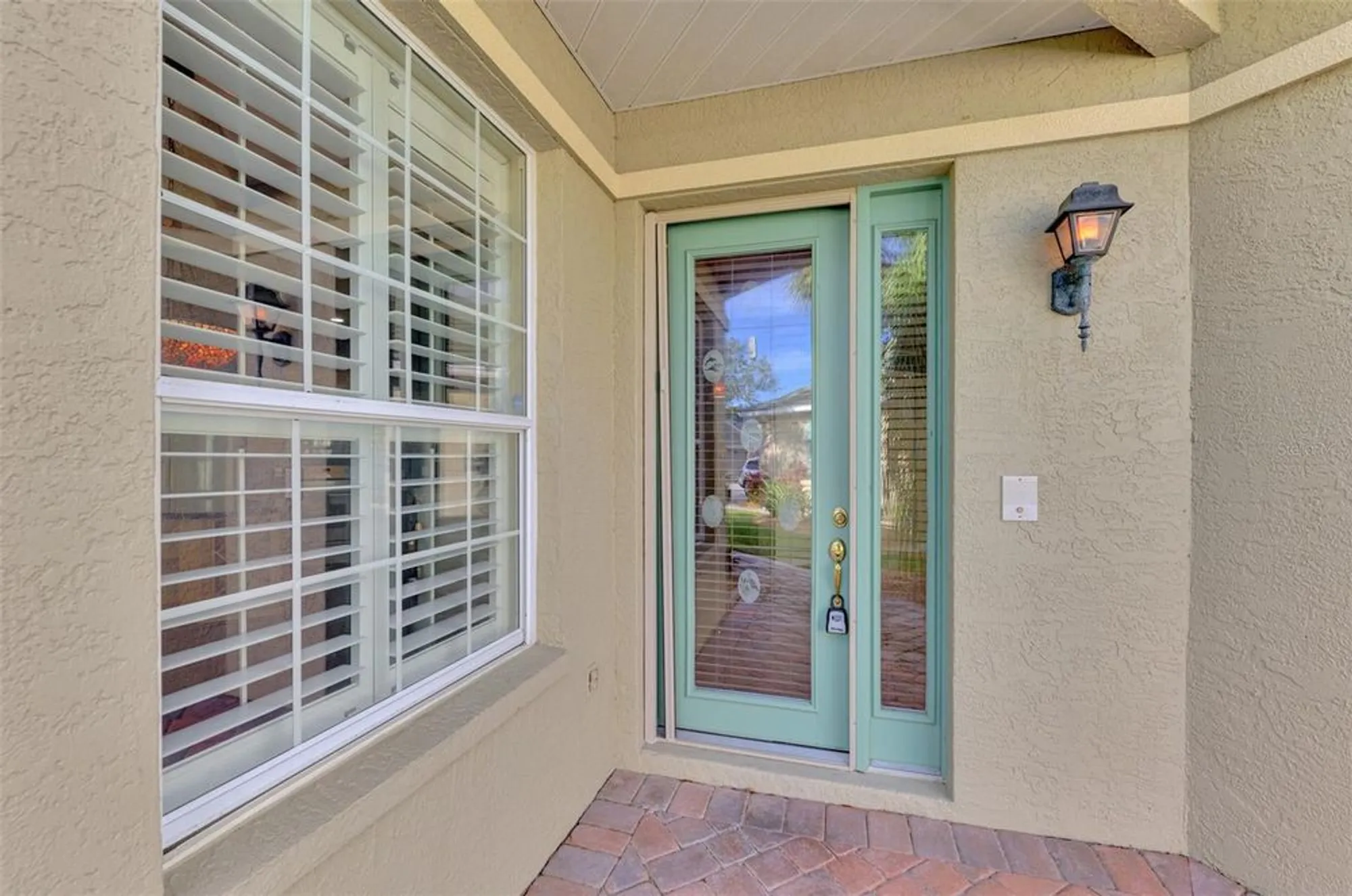 Property Slideshow image 10 of 53 | 4914 lakescene pl, Sarasota, FL, 34243