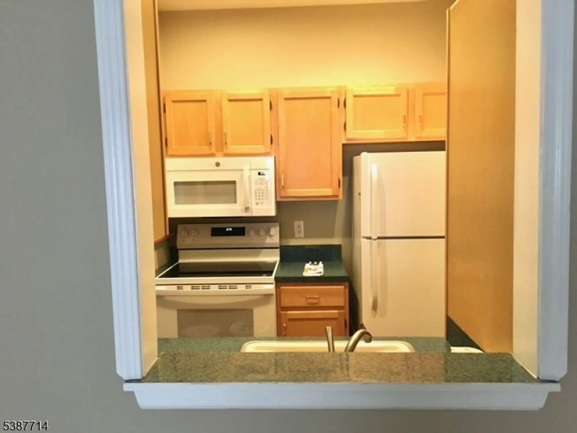 Property Slideshow image 4 of 12 | 4 richmond rd apt 112 112, West Milford, NJ, 07480
