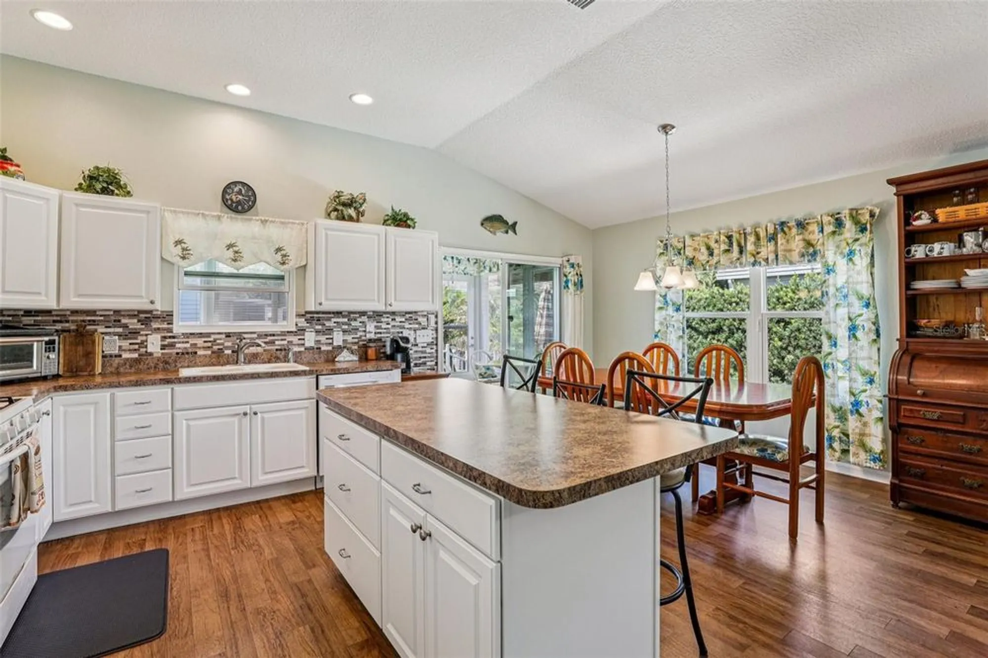 Property Slideshow image 10 of 57 | 703 royal palm ave, Lady Lake, FL, 32159