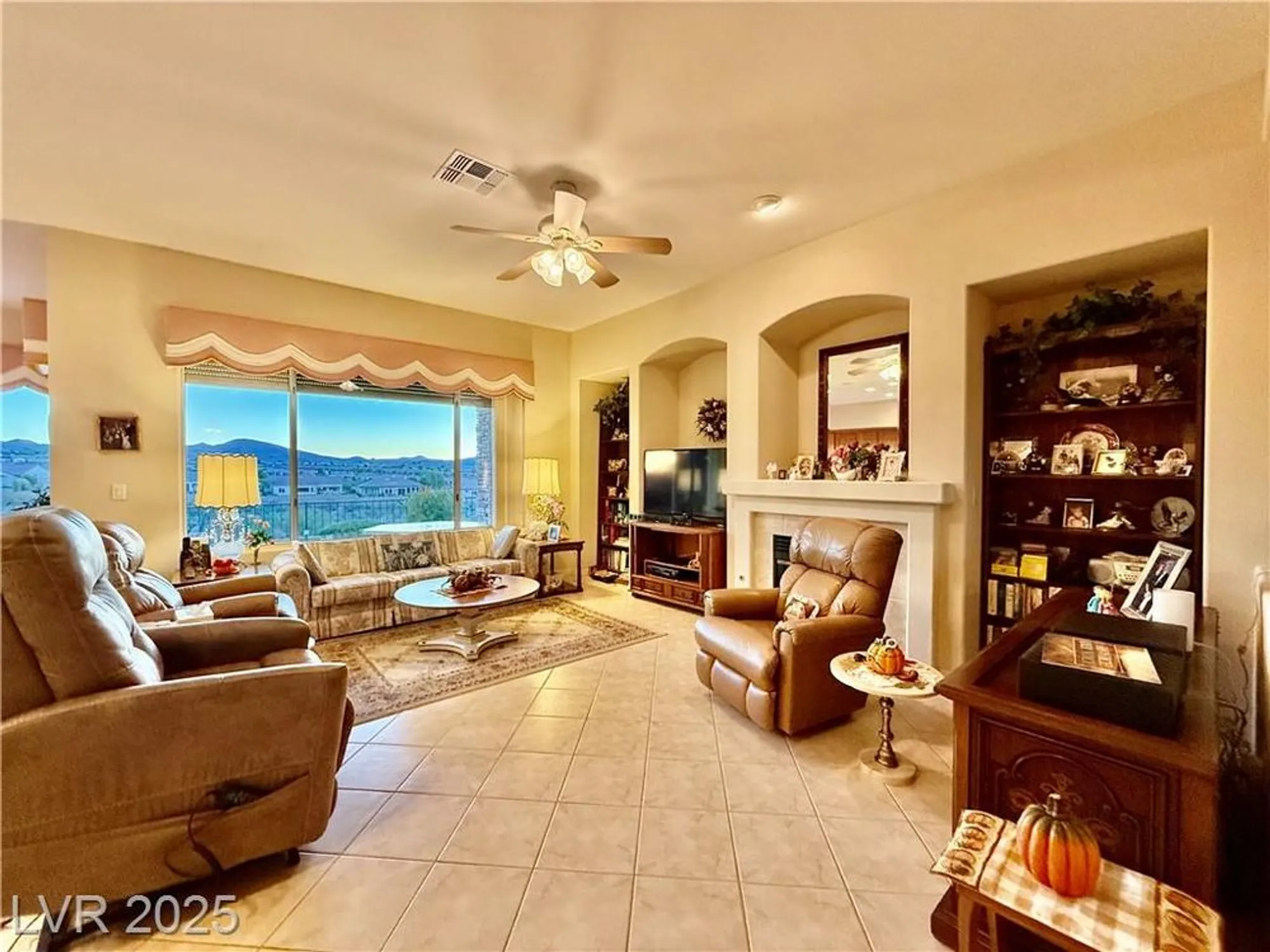 Property Slideshow image 18 of 51 | 2851 scotts valley dr, Henderson, NV, 89052