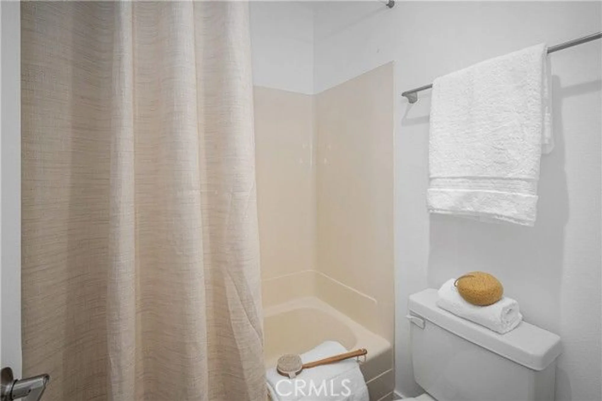 Property Slideshow image 16 of 32 | 8777 tulare dr unit 411h, Huntington Beach, CA, 92646