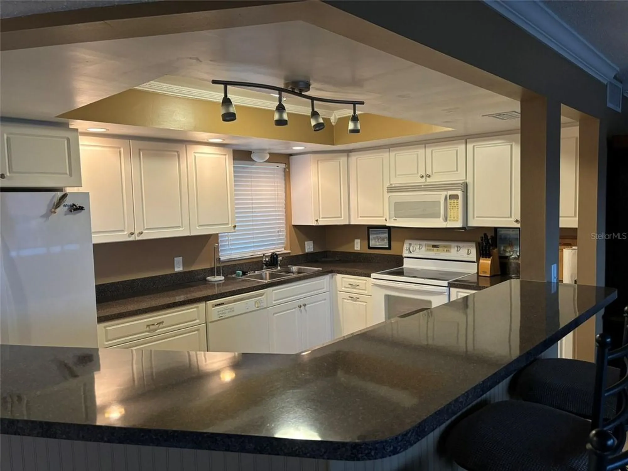 Property Slideshow image 17 of 19 | 1325 s portofino dr 309, Sarasota, FL, 34242