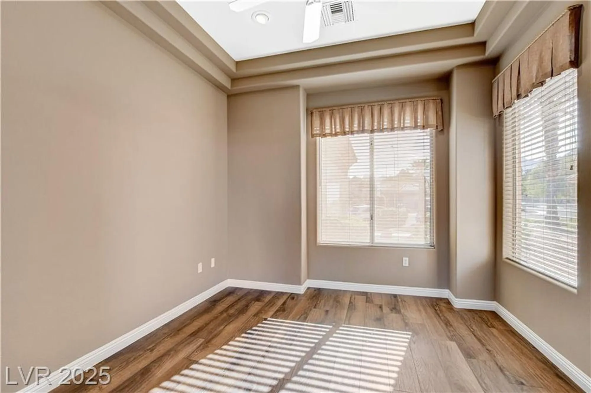 Property Slideshow image 13 of 74 | 1904 hot oak ridge st, Las Vegas, NV, 89134