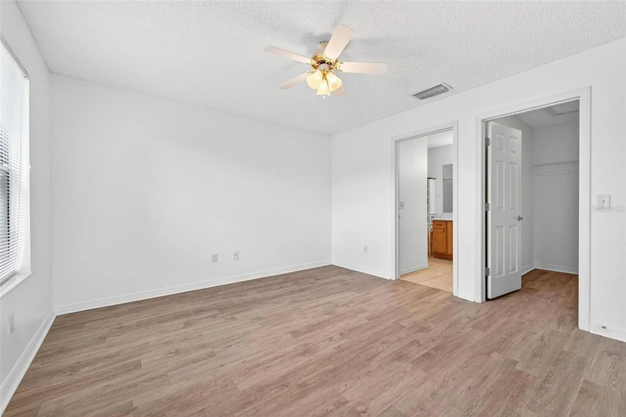 Property Slideshow image 38 of 57 | 2446 kenmore ln, The Villages, FL, 32162