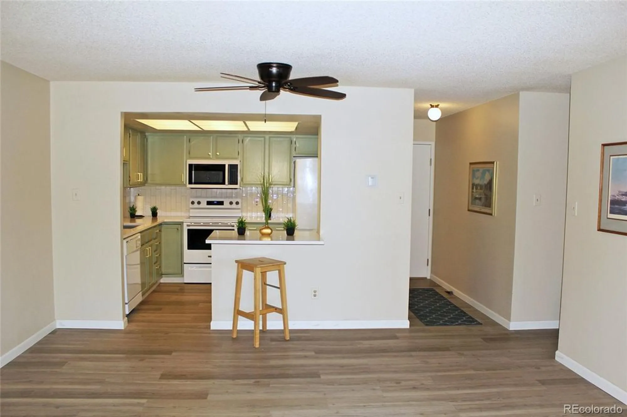 Property Slideshow image 4 of 22 | 13890 e marina dr apt 612, Aurora, CO, 80014