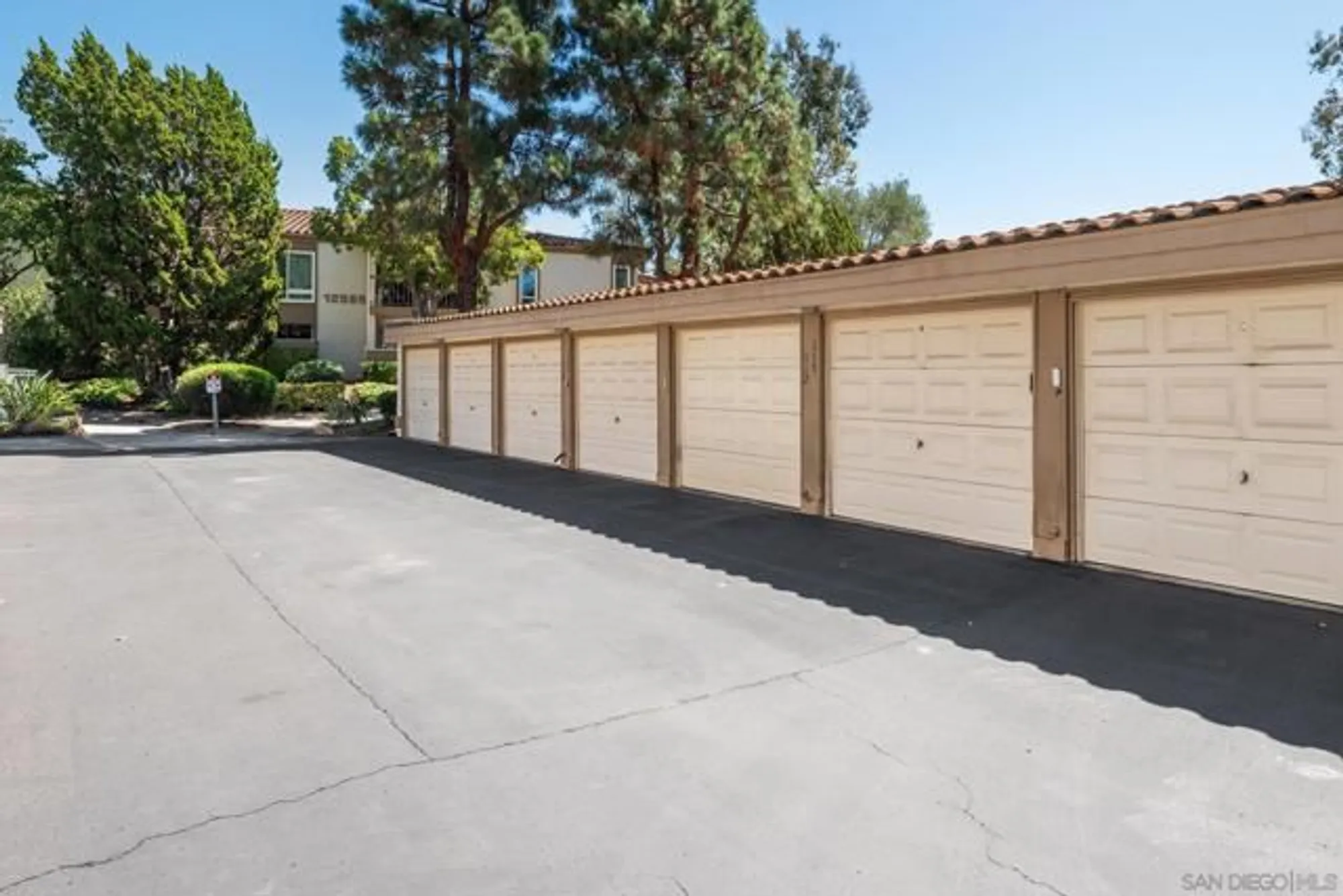 Property Slideshow image 19 of 28 | 12565 oaks north dr 115, San Diego, CA, 92128