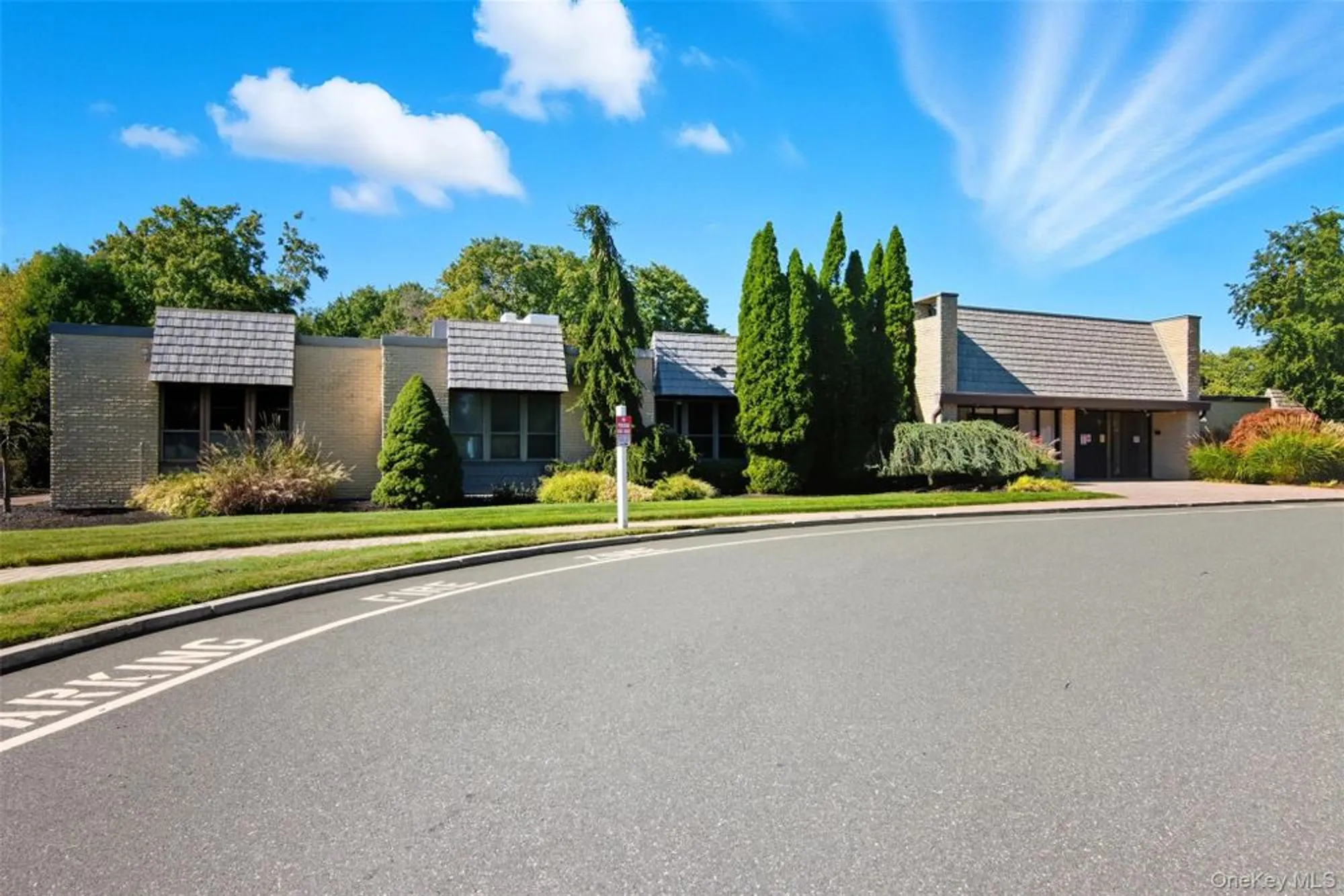 Property Slideshow image 3 of 24 | 607 cabot ct 607, Smithtown, NY, 11780