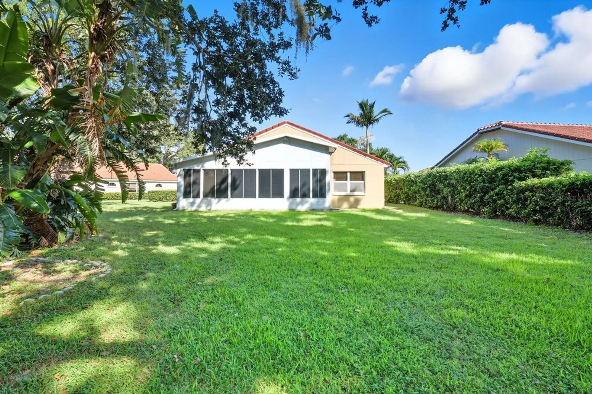 Property Slideshow image 7 of 50 | 5508 gardens dr, Sarasota, FL, 34243