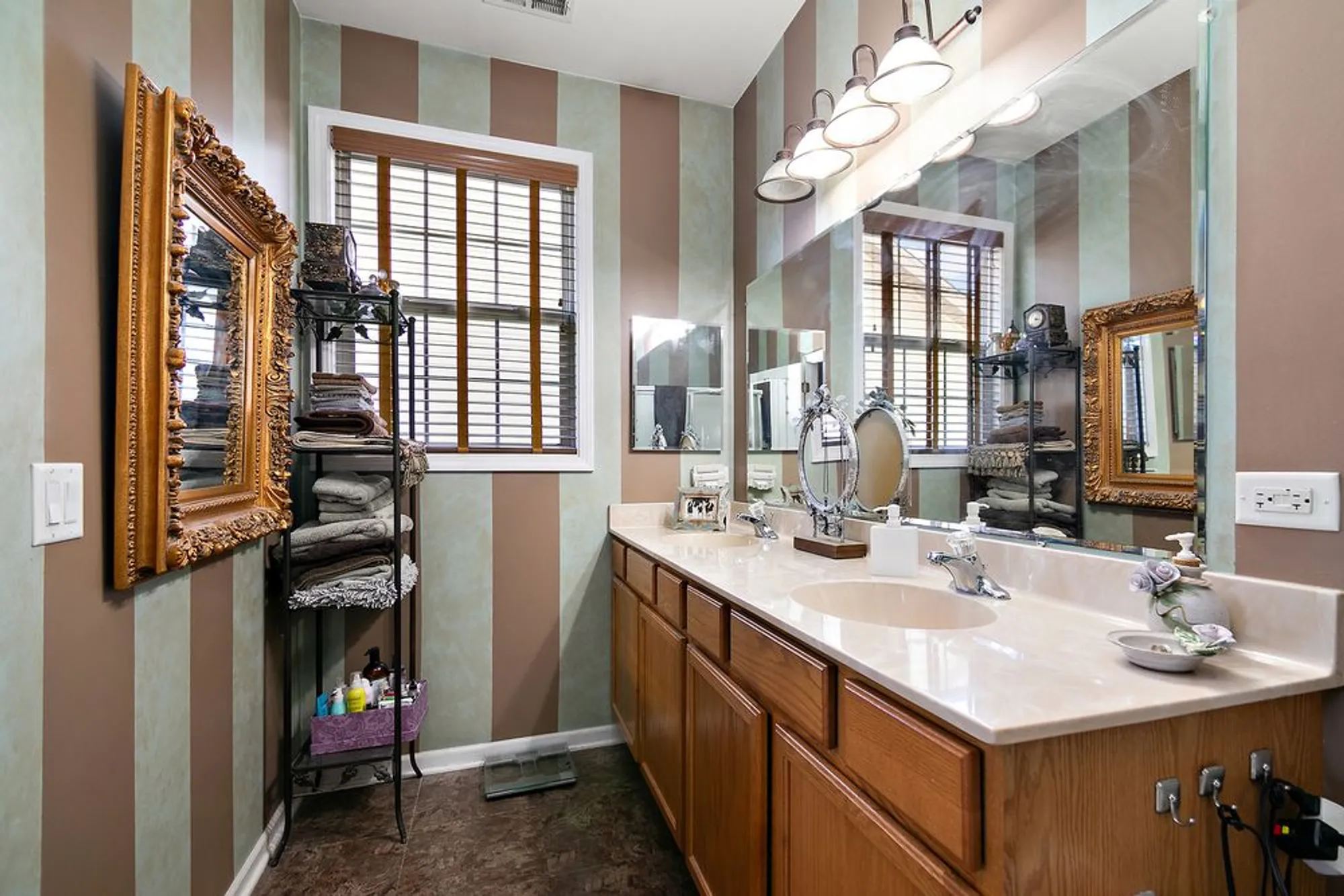 Property Slideshow image 23 of 31 | 17053 mendota dr, Lockport, IL, 60441