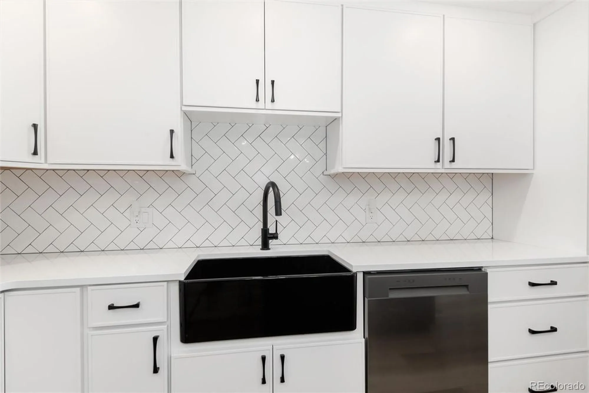 Property Slideshow image 7 of 30 | 13991 e marina dr 105, Aurora, CO, 80014