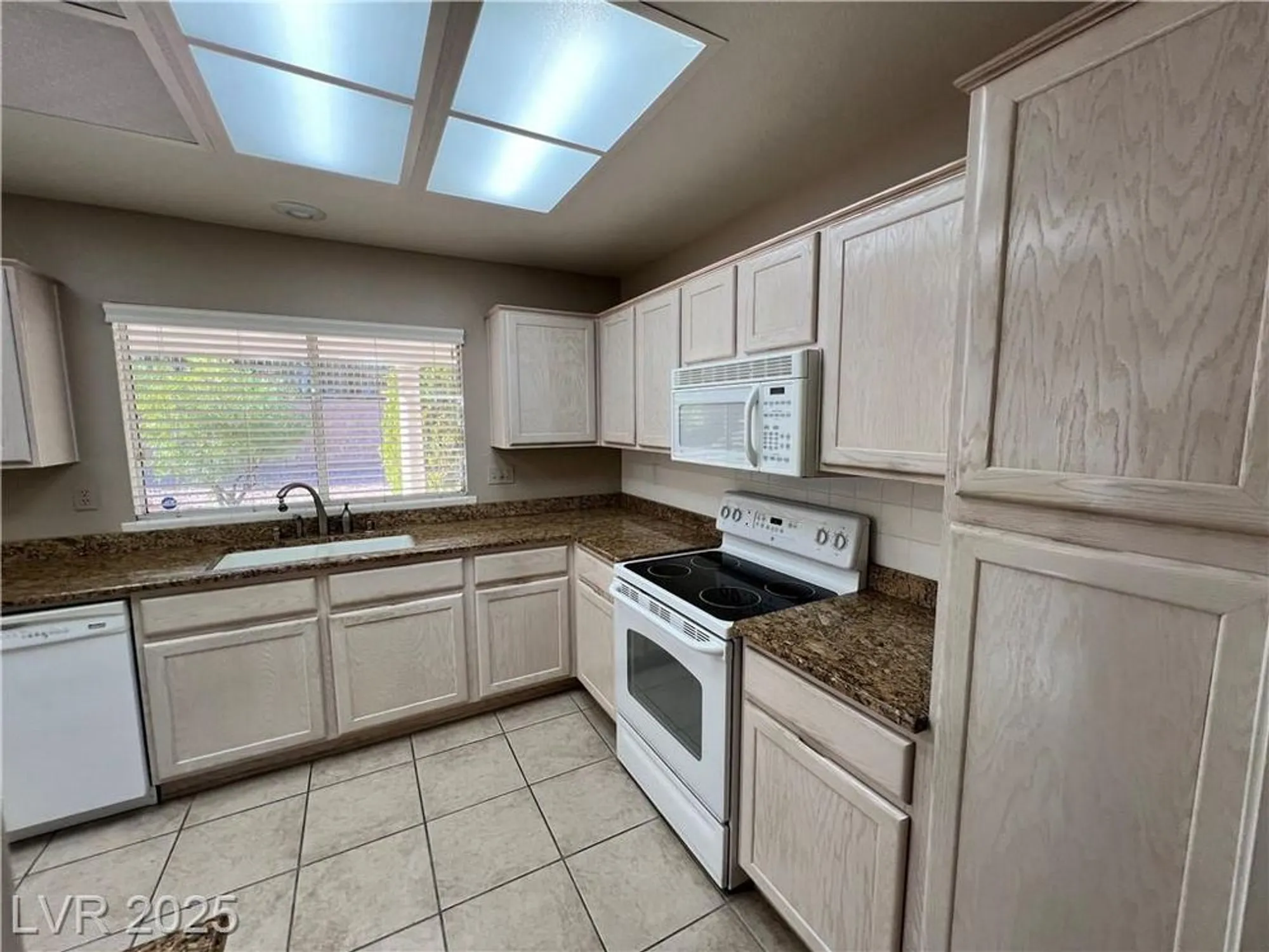 Property Slideshow image 5 of 20 | 2821 tumble brook dr, Las Vegas, NV, 89134