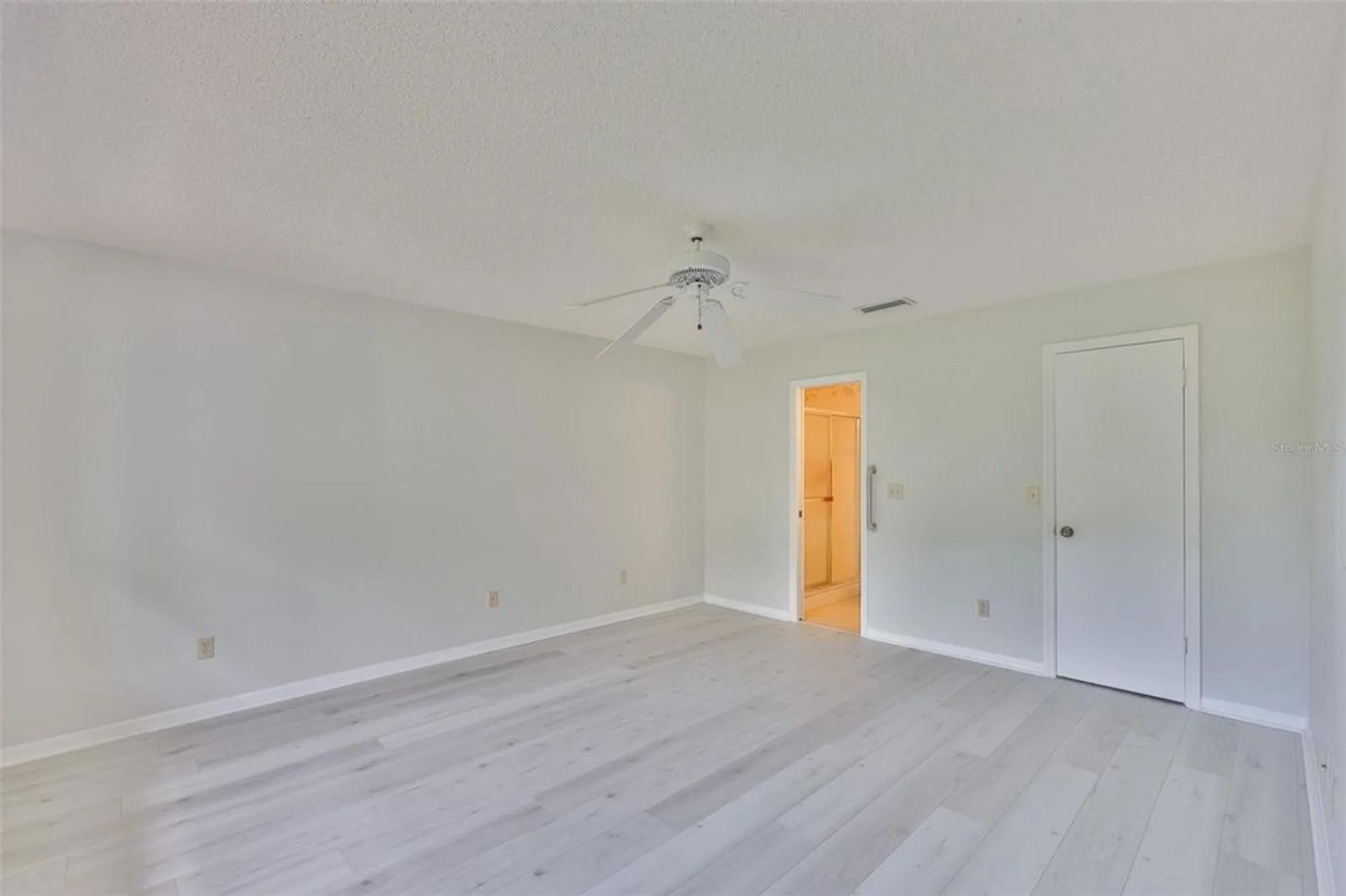 Property Slideshow image 22 of 45 | 2026 hawkhurst cir, Sun City Center, FL, 33573