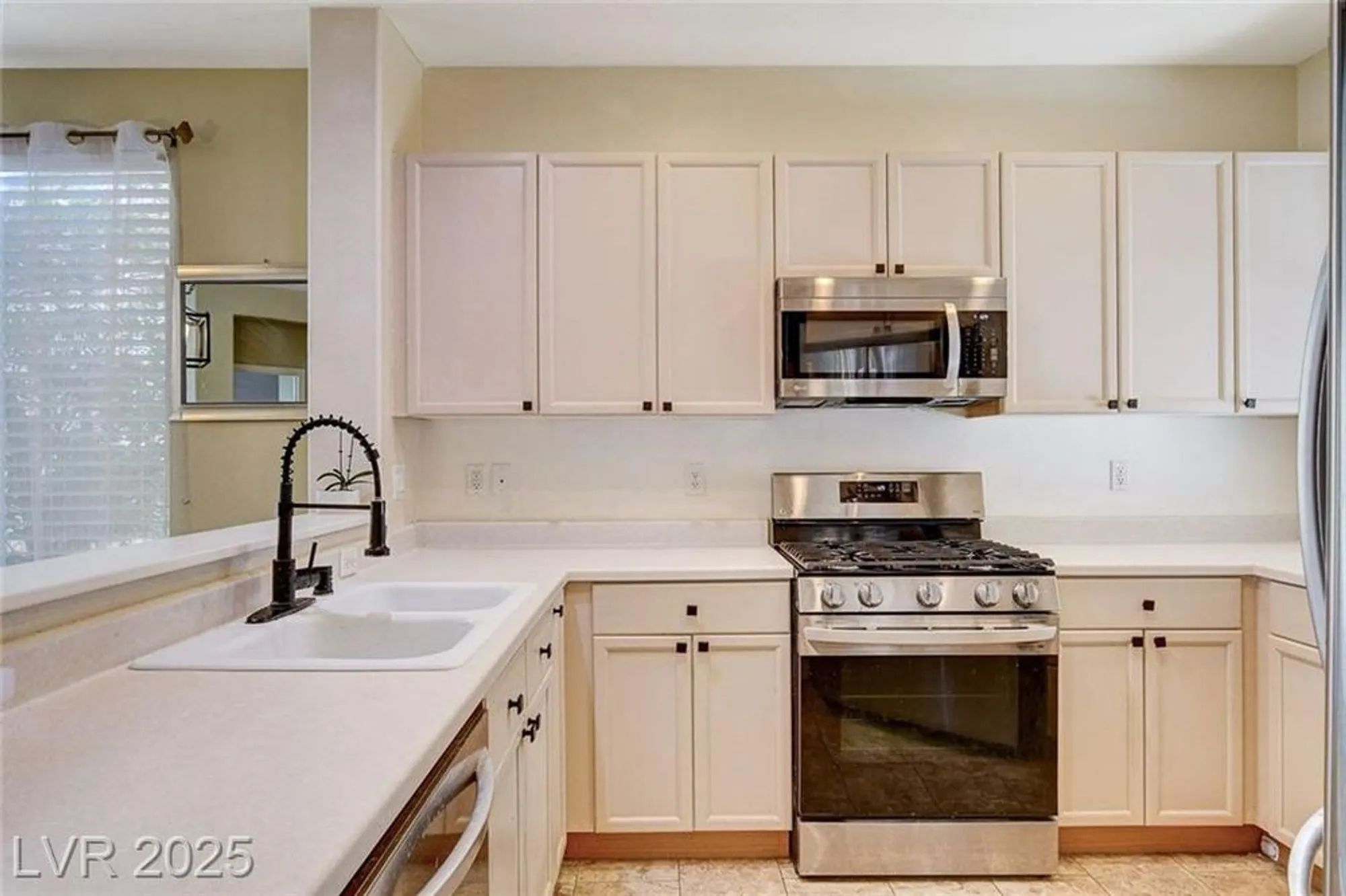 Property Slideshow image 15 of 57 | 4534 regalo bello st, Las Vegas, NV, 89135