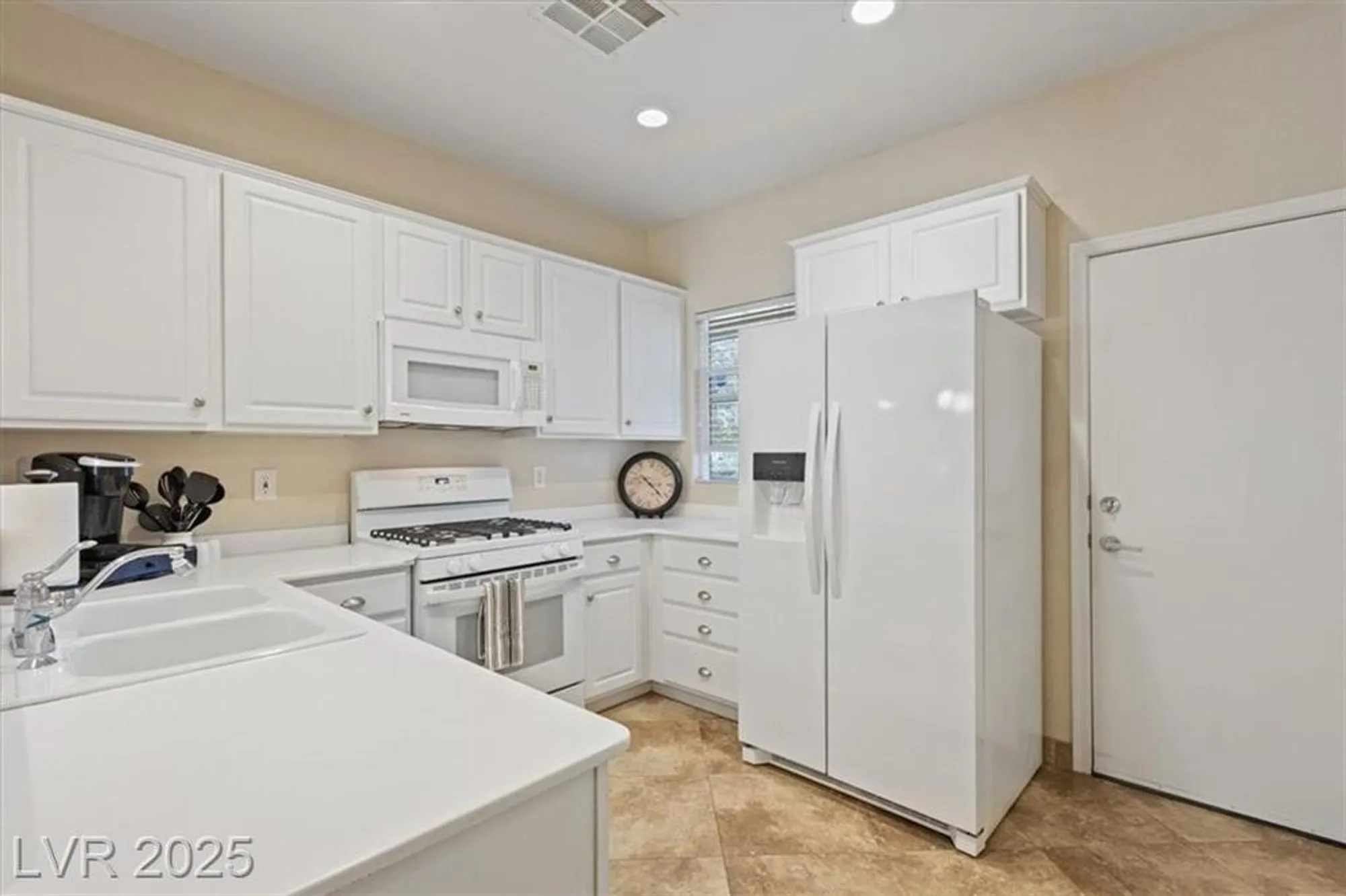 Property Slideshow image 9 of 25 | 7945 woodlark ct, North Las Vegas, NV, 89084
