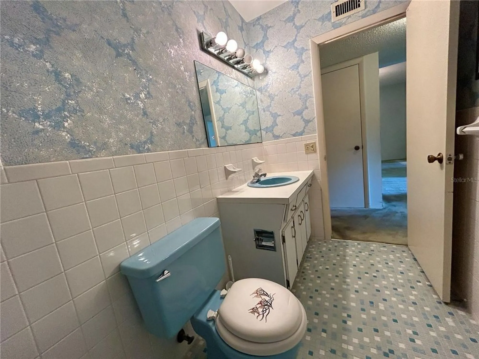 Property Slideshow image 34 of 57 | 2350 haitian dr 60, Clearwater, FL, 33763