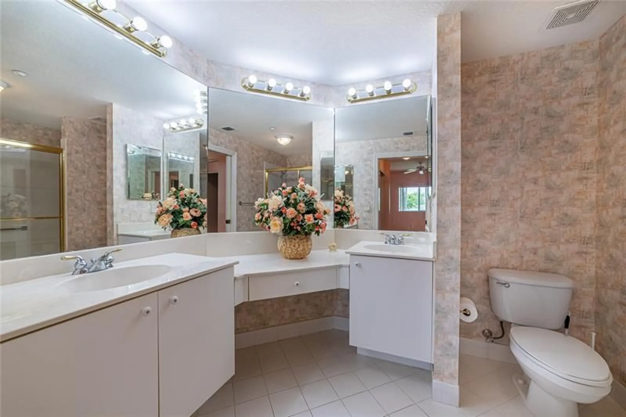 Property Slideshow image 19 of 39 | 7739 southampton ter 202, Tamarac, FL, 33321