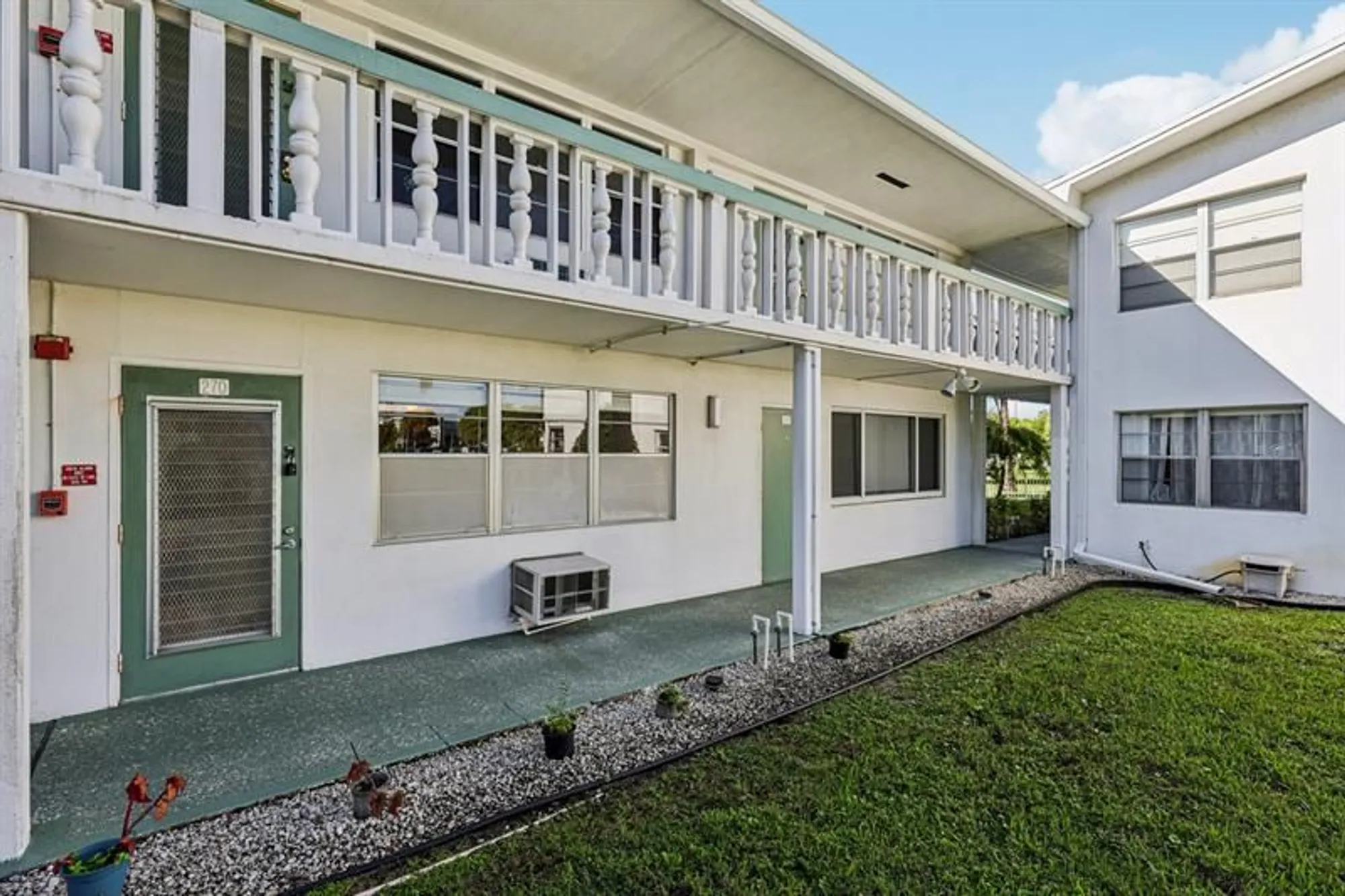 Property Slideshow image 1 of 20 | 270 newport r # 270, Deerfield Beach, FL, 33442