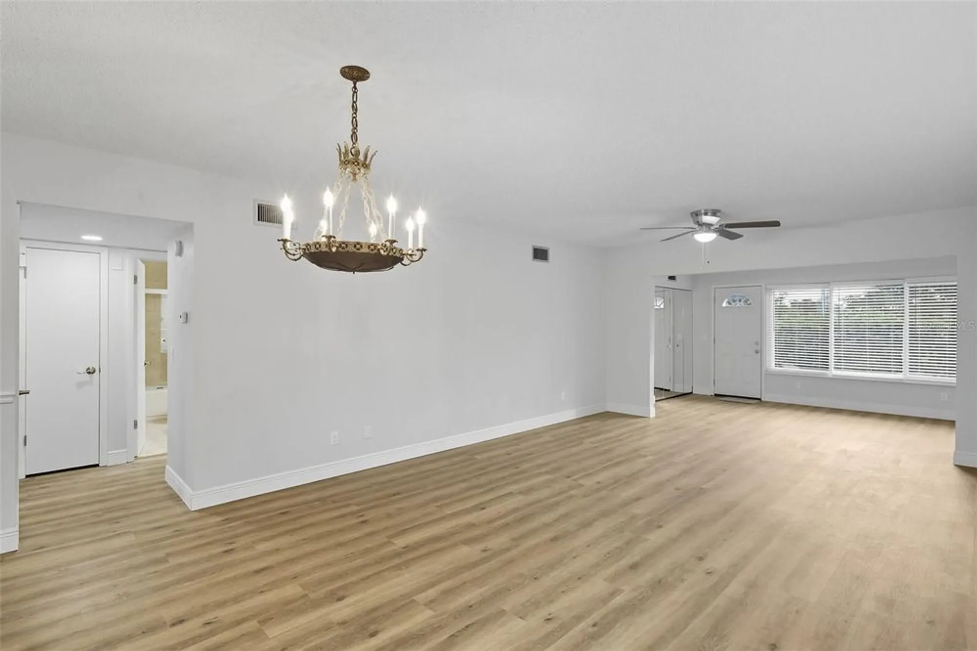 Property Slideshow image 8 of 28 | 2351 irish ln 21, Clearwater, FL, 33763