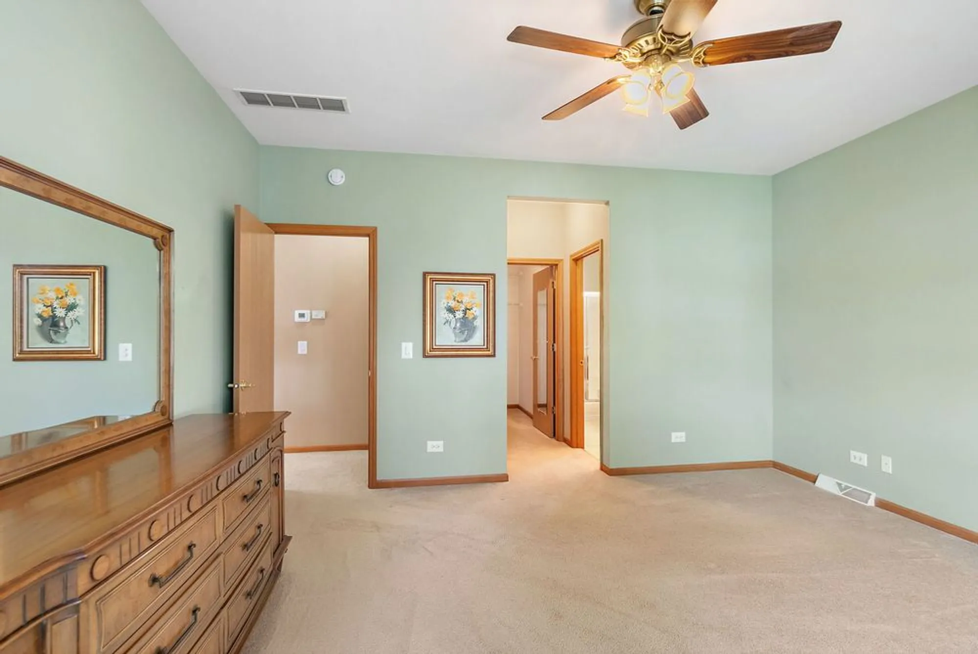Property Slideshow image 16 of 31 | 115 hunter ct, Grayslake, IL, 60030