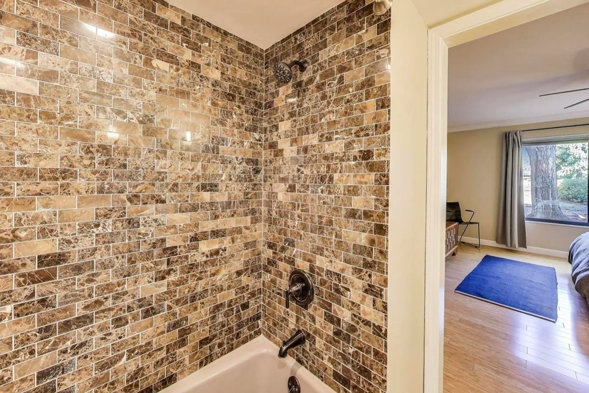 Property Slideshow image 13 of 24 | 220 thornhill ln d, Lake Barrington, IL, 60010