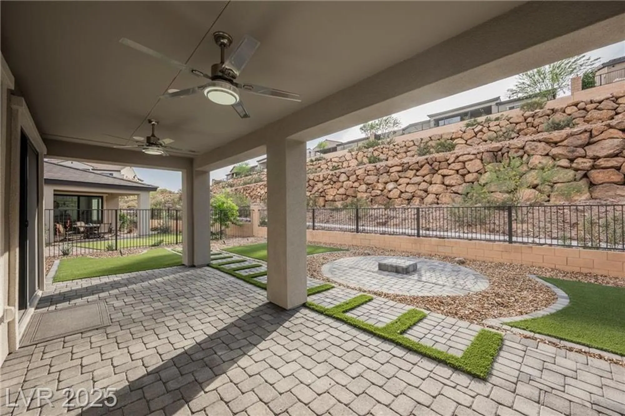 Property Slideshow image 18 of 24 | 19 desert ivy ln, Henderson, NV, 89011