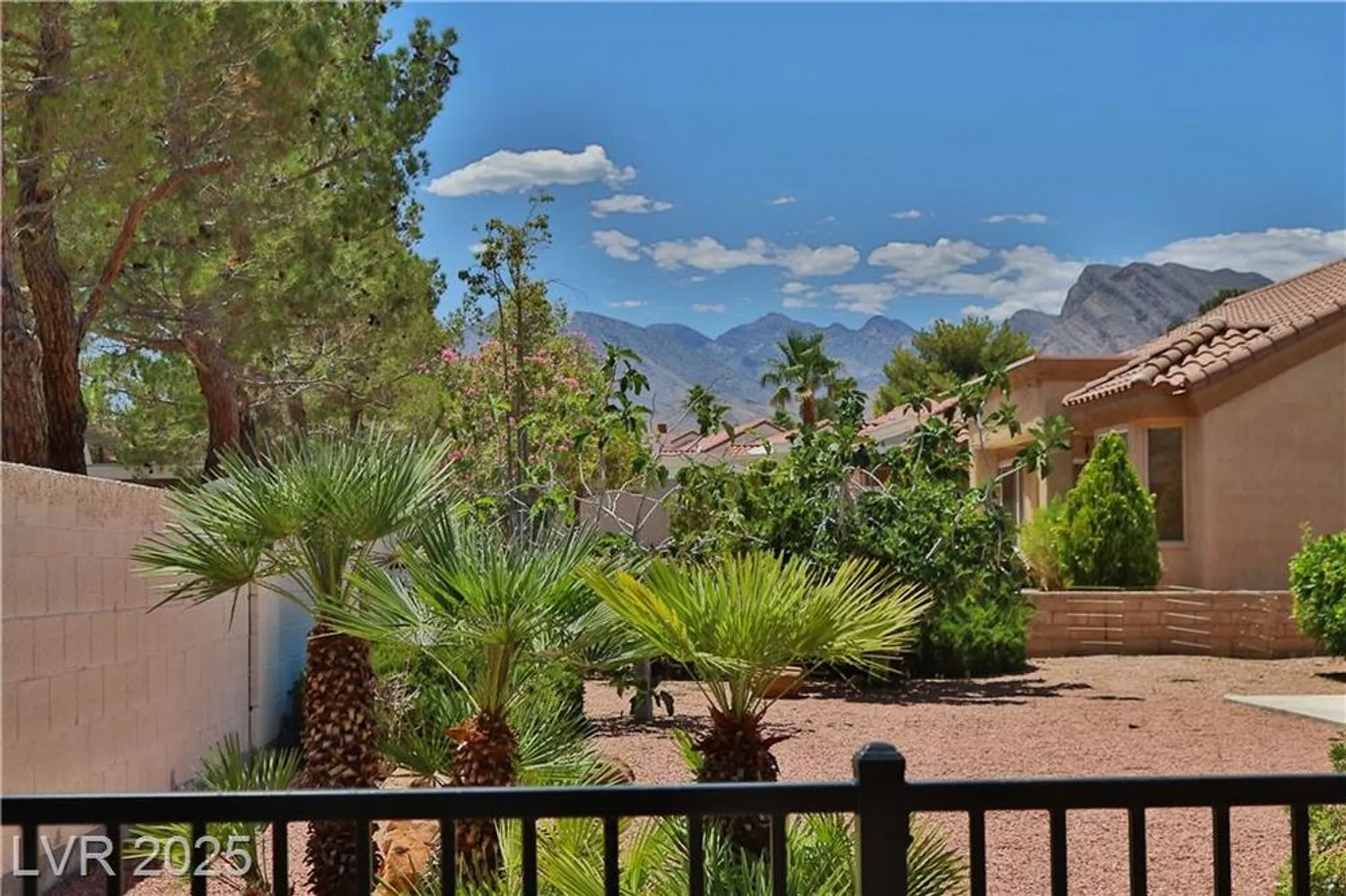 Property Slideshow image 36 of 39 | 9509 sundial dr, Las Vegas, NV, 89134