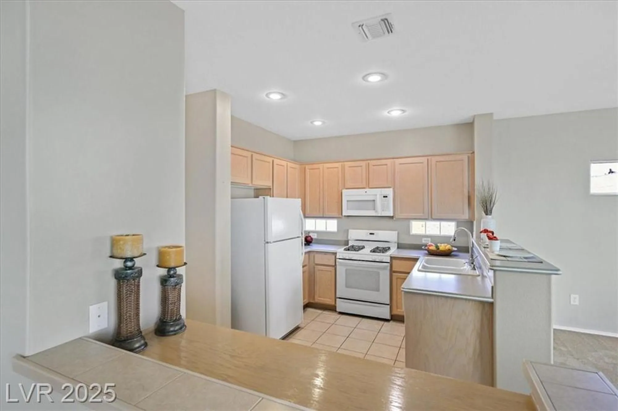 Property Slideshow image 6 of 37 | 2026 wildwood lake st, Henderson, NV, 89052