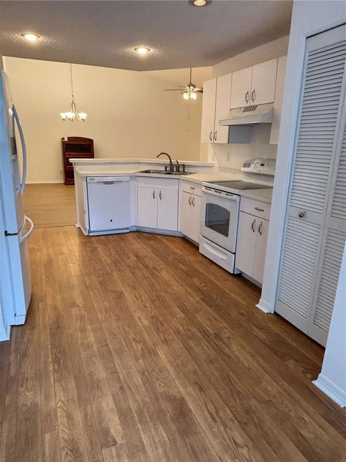 Property Slideshow image 7 of 17 | 1001 otter mill way # 1001, Sun City Center, FL, 33573