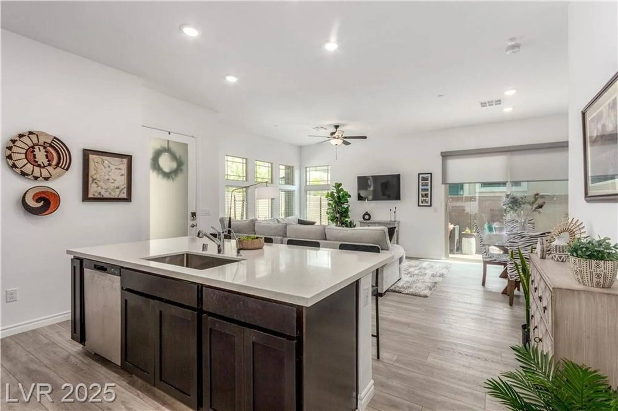 Property Slideshow image 9 of 43 | 905 belleforte ln, Las Vegas, NV, 89138