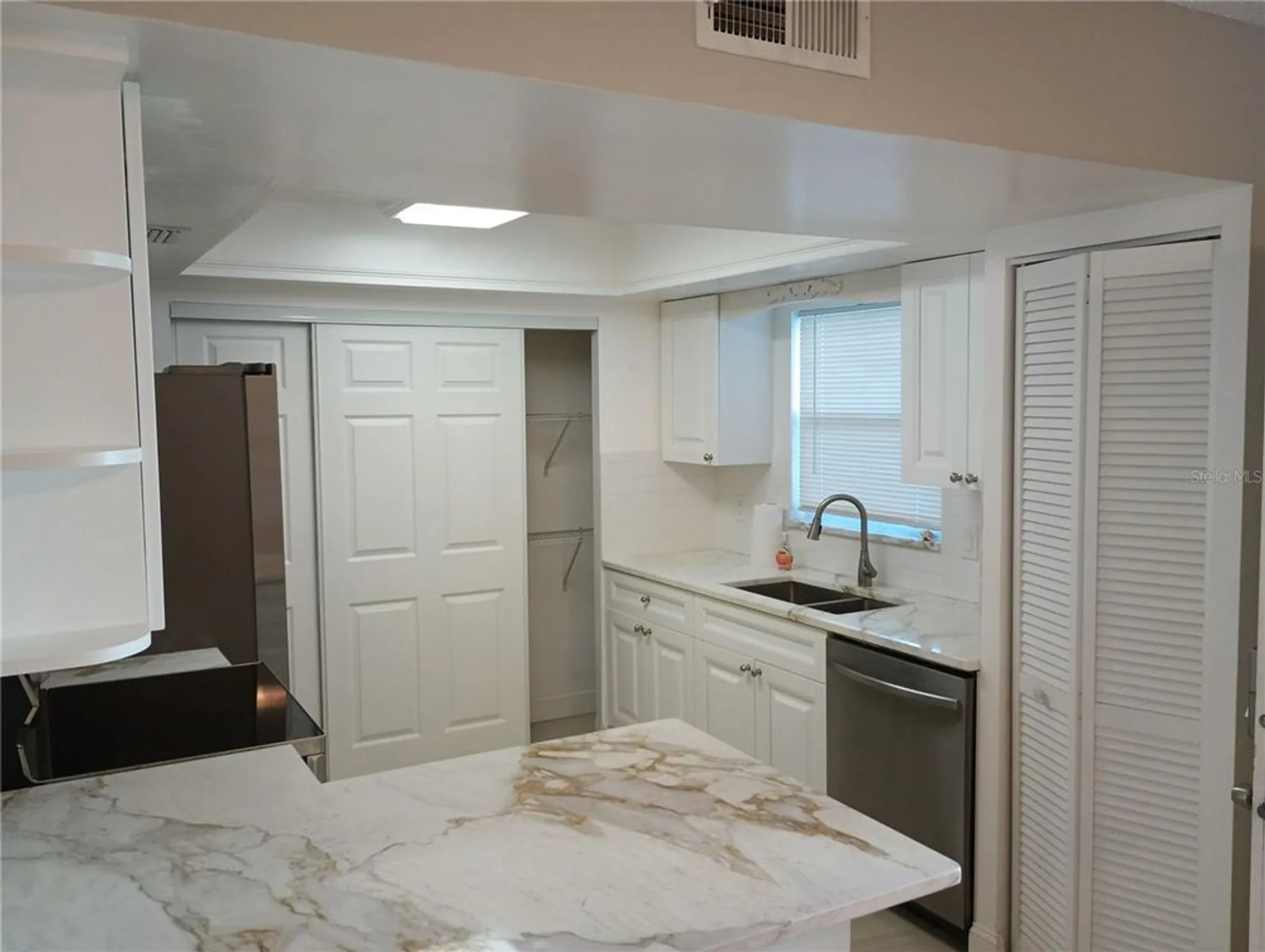 Property Slideshow image 4 of 13 | 1250 s pinellas ave 403, Tarpon Springs, FL, 34689