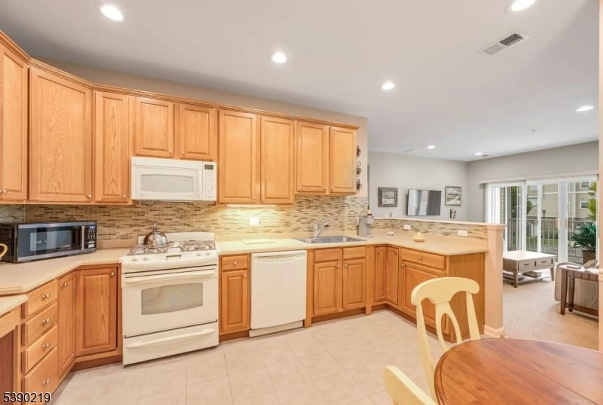 Property Slideshow image 11 of 28 | 9116 warrens way # 116, Wanaque, NJ, 07465