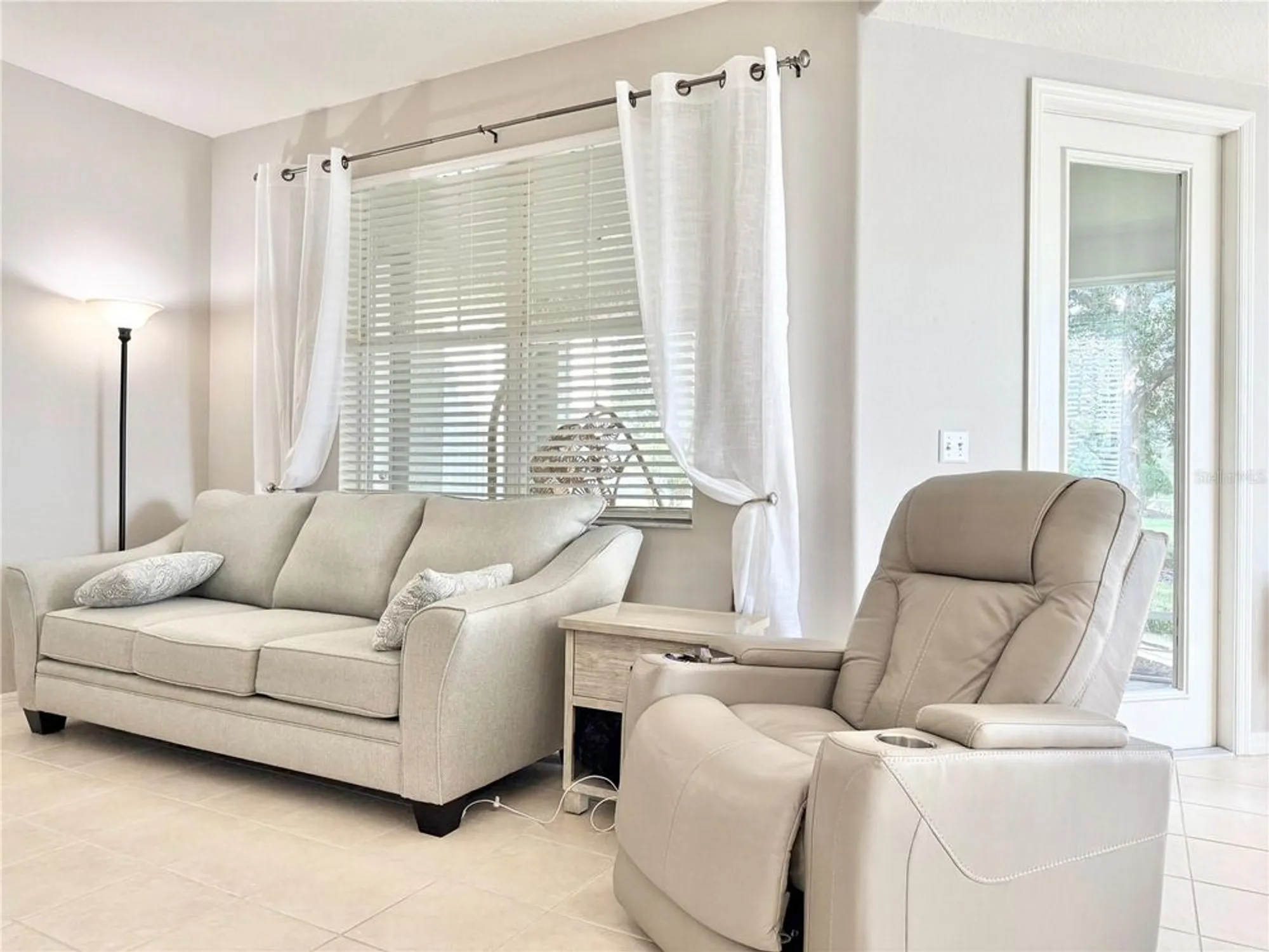 Property Slideshow image 9 of 42 | 3850 serenade ln # 3850, Lakeland, FL, 33811