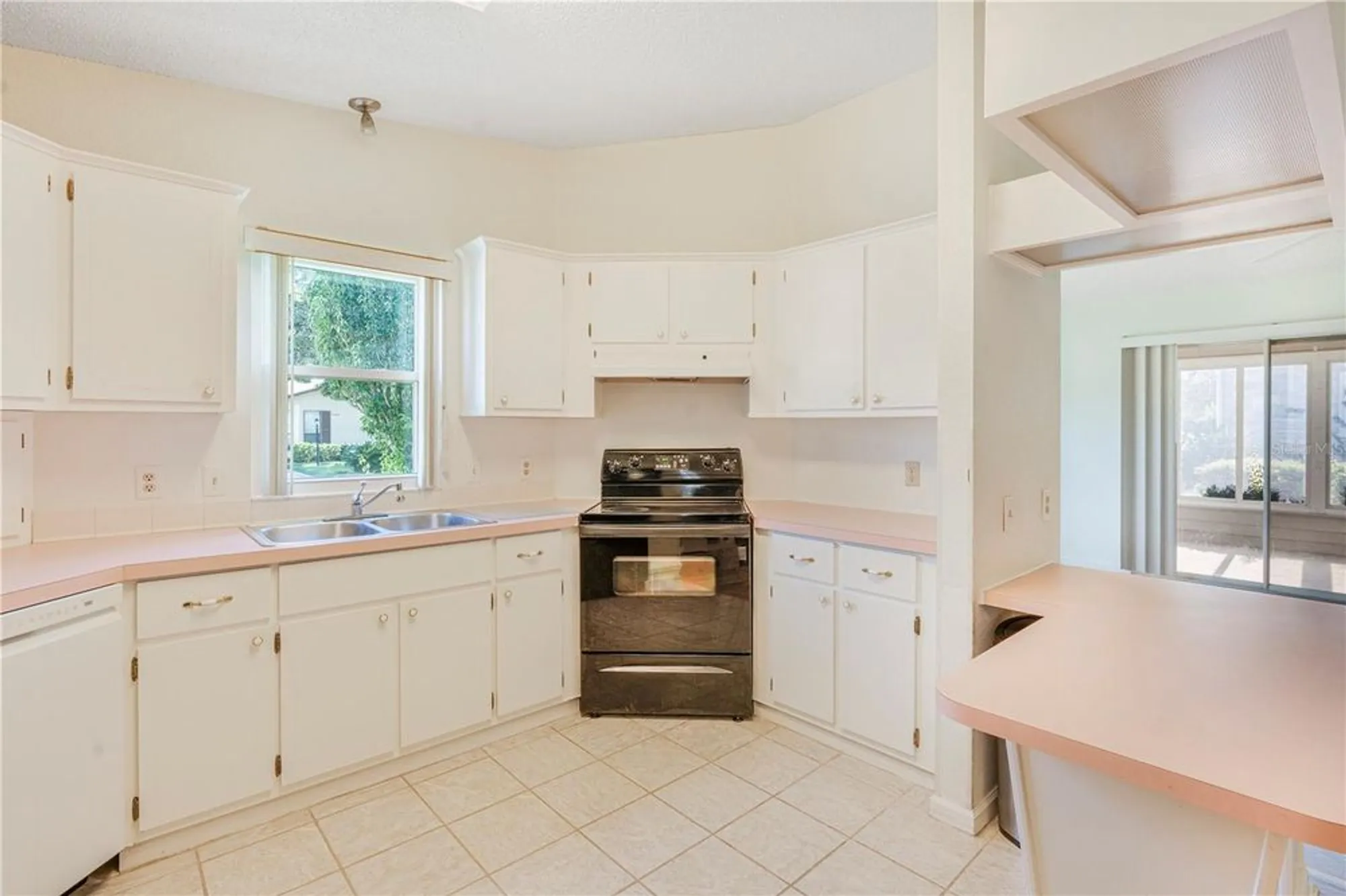 Property Slideshow image 9 of 33 | 1114 paradise dr, Lady Lake, FL, 32159