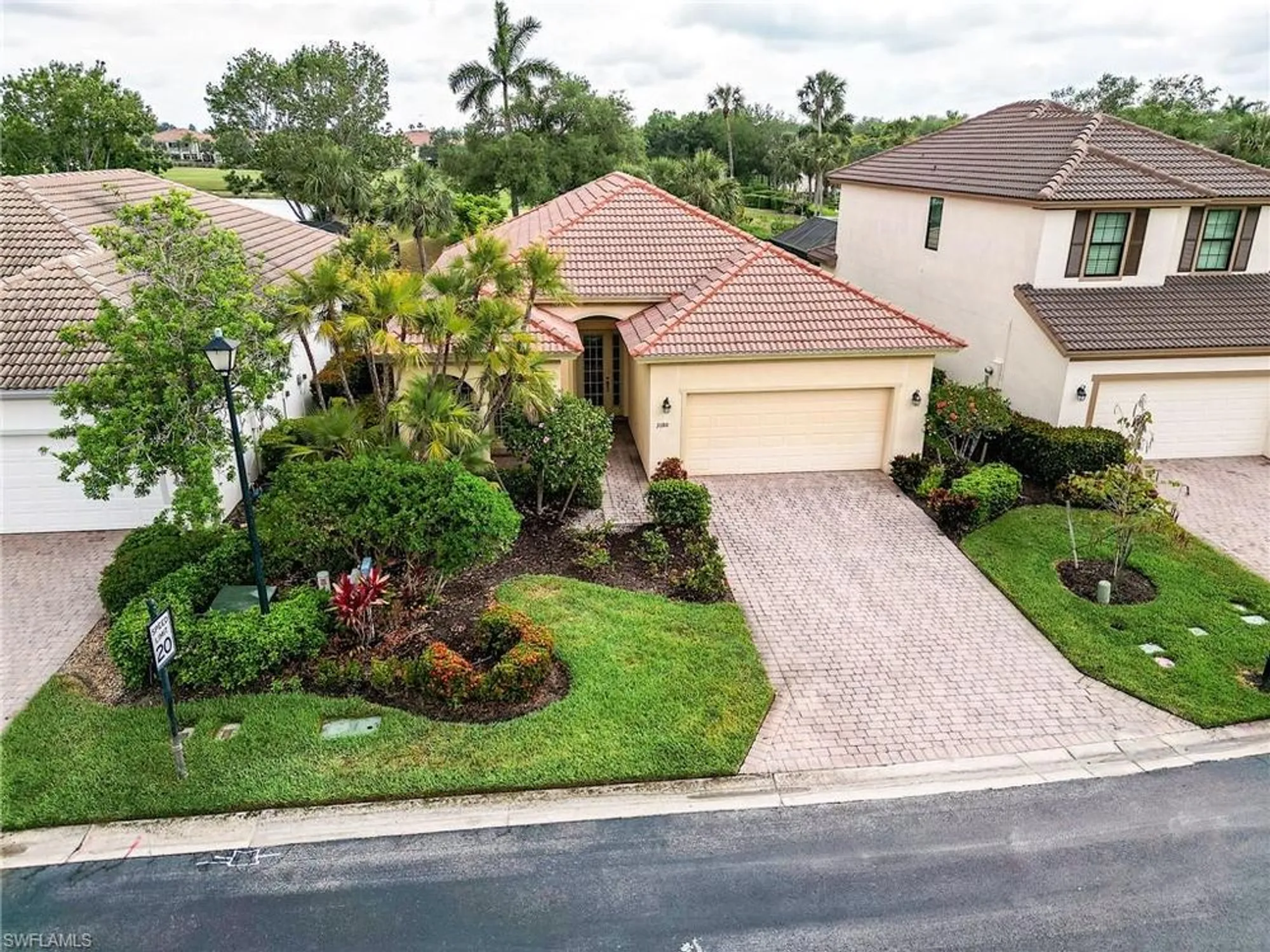 Property Slideshow image 4 of 38 | 3180 bramble cove ct, Fort Myers, FL, 33905