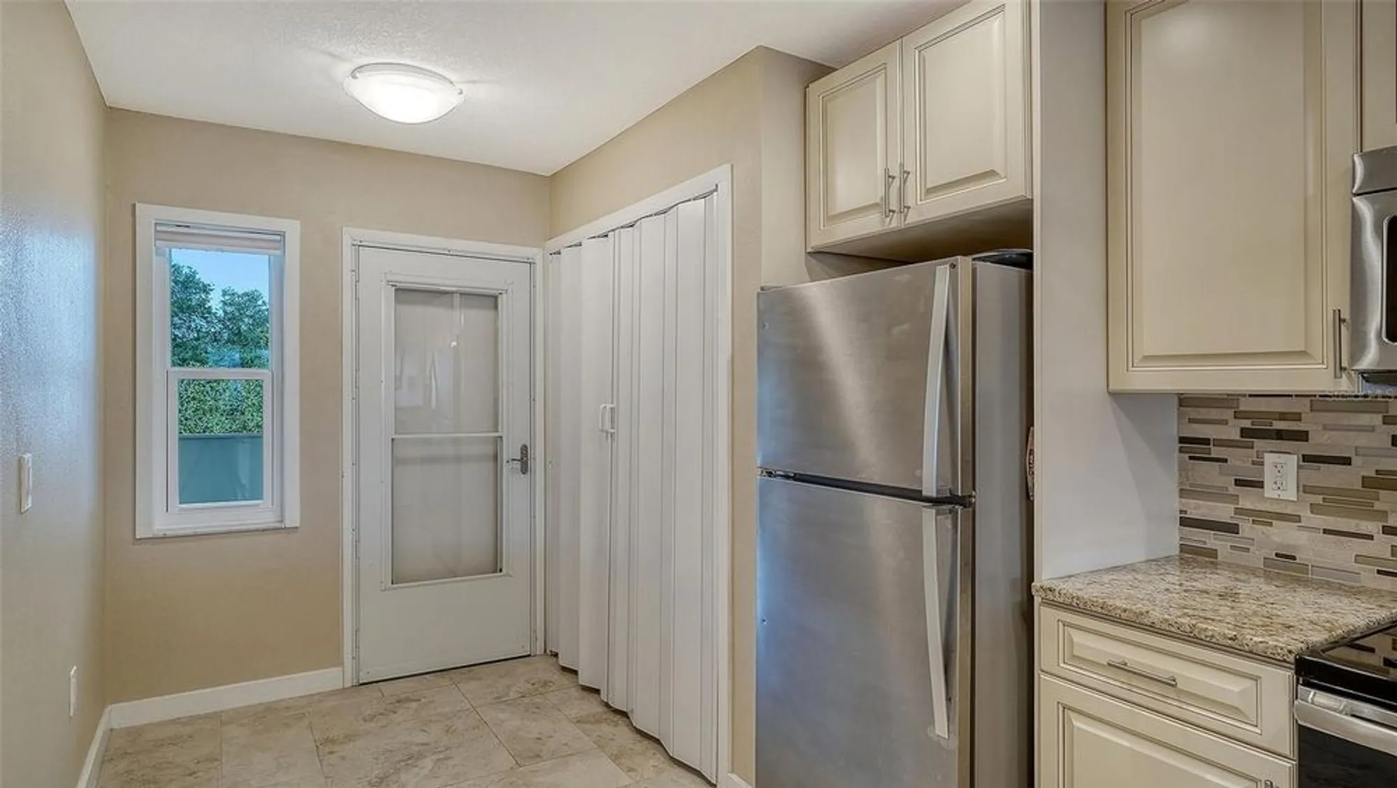 Property Slideshow image 13 of 48 | 7251 w country club dr 225, Sarasota, FL, 34243