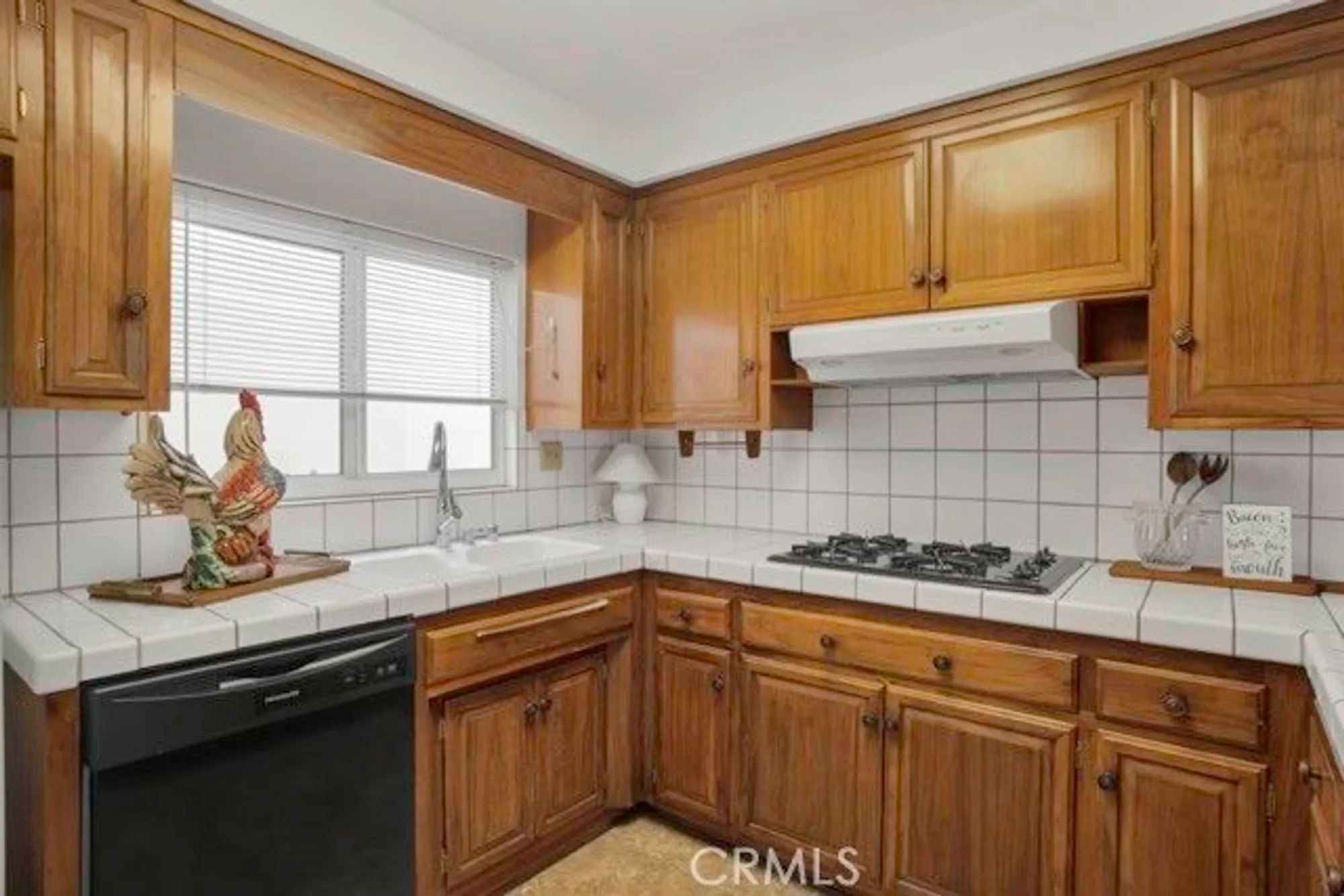 Property Slideshow image 5 of 27 | 26822 avenue of the oaks, Newhall, CA, 91321