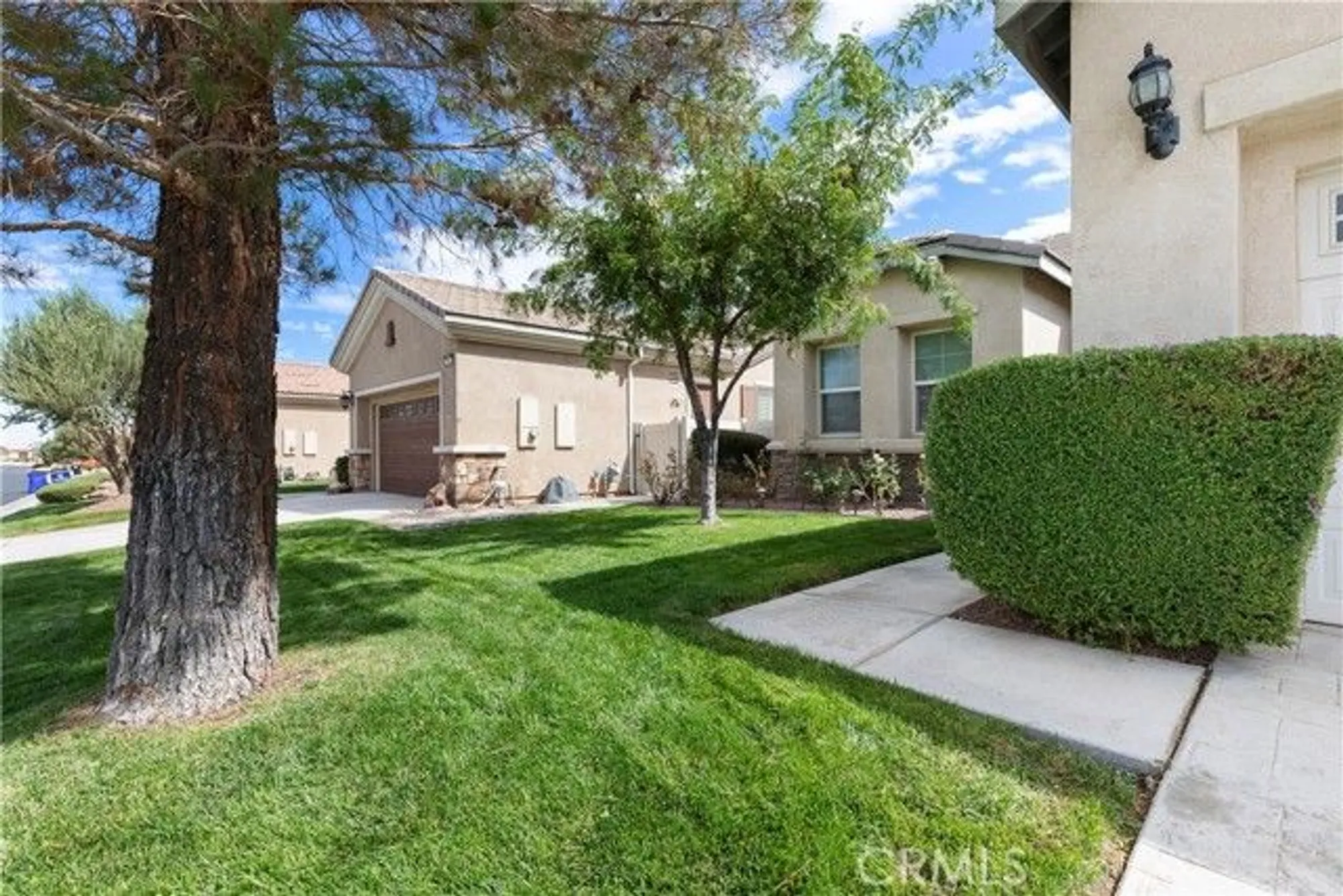 Property Slideshow image 8 of 37 | 10041 wilmington ln, Apple Valley, CA, 92308