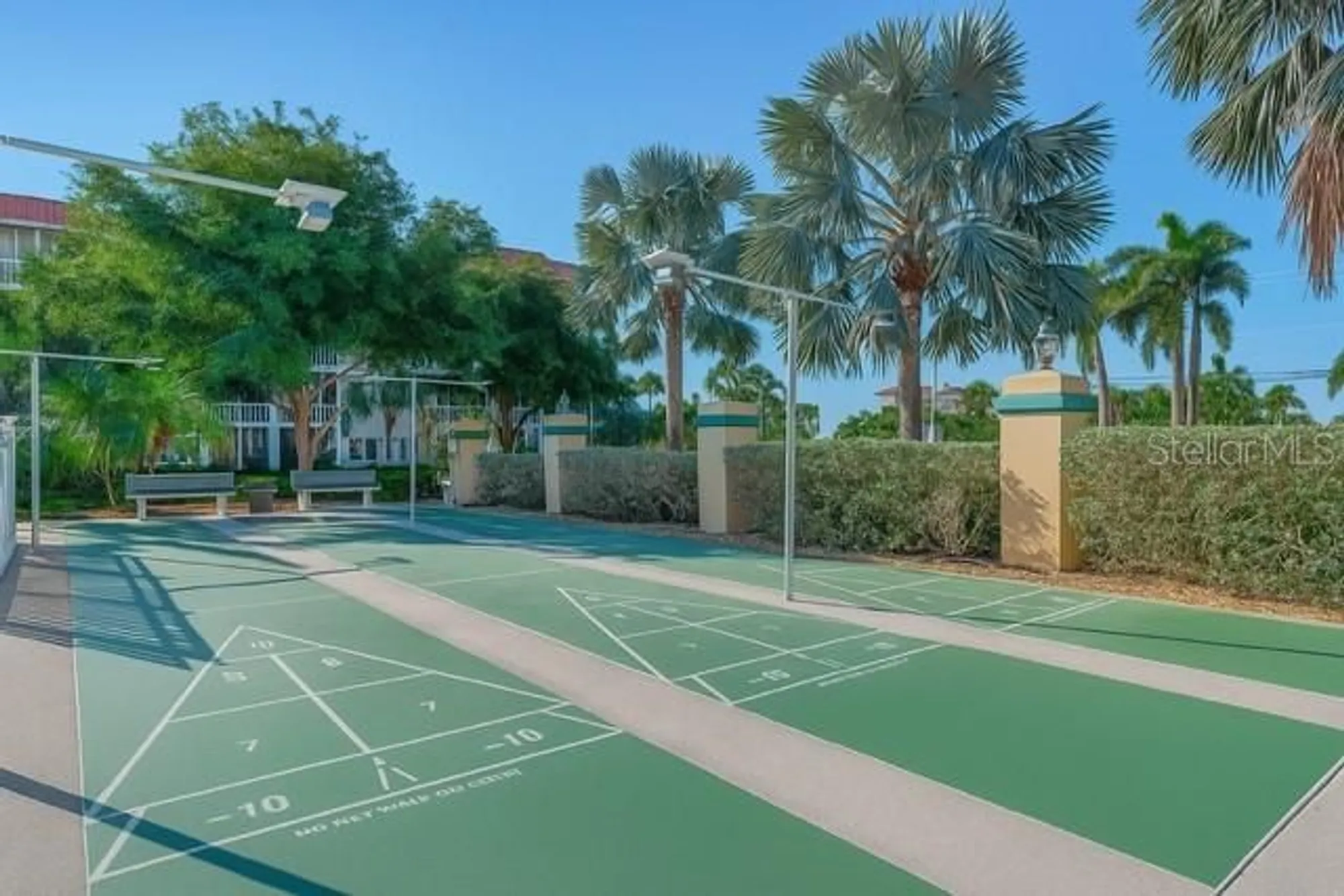 Property Slideshow image 16 of 20 | 1250 n portofino dr apt 408, Sarasota, FL, 34242